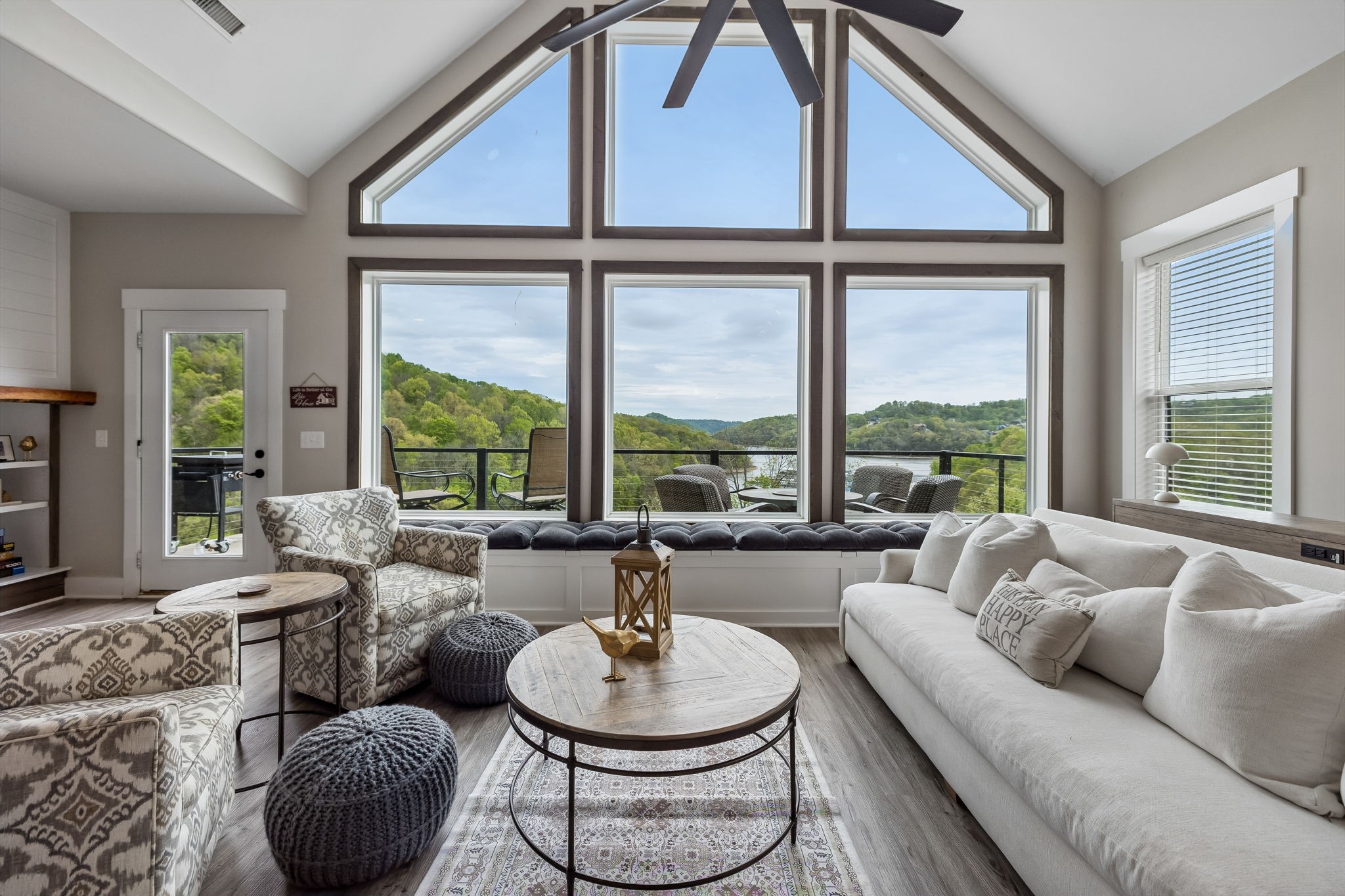 1010 Old Casey Cove Rd — photo