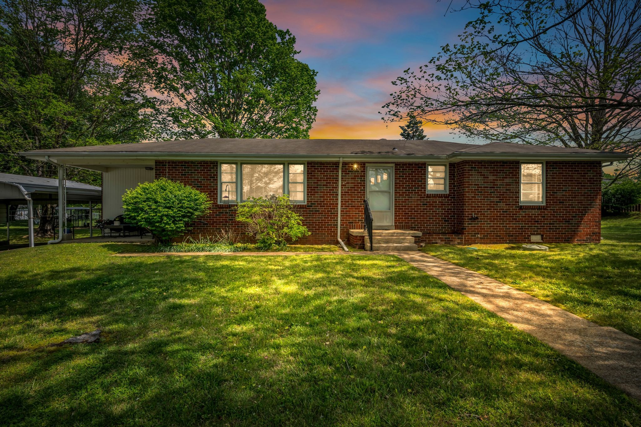 1006 Hershell Street, Burns, TN 37029
