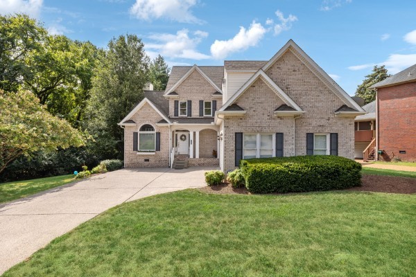 2701 N Highlands Dr — photo