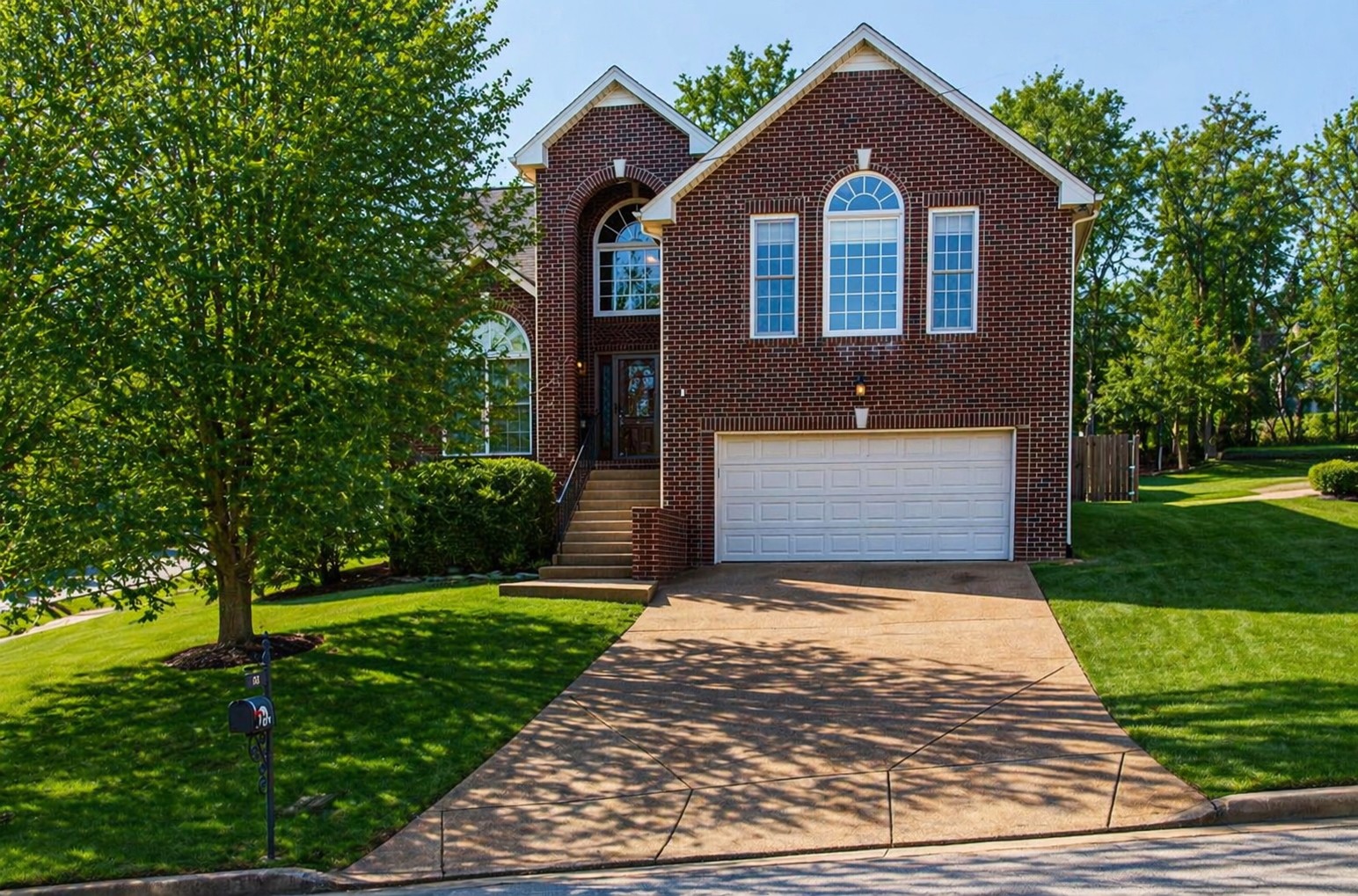 401 Roma Ct — photo