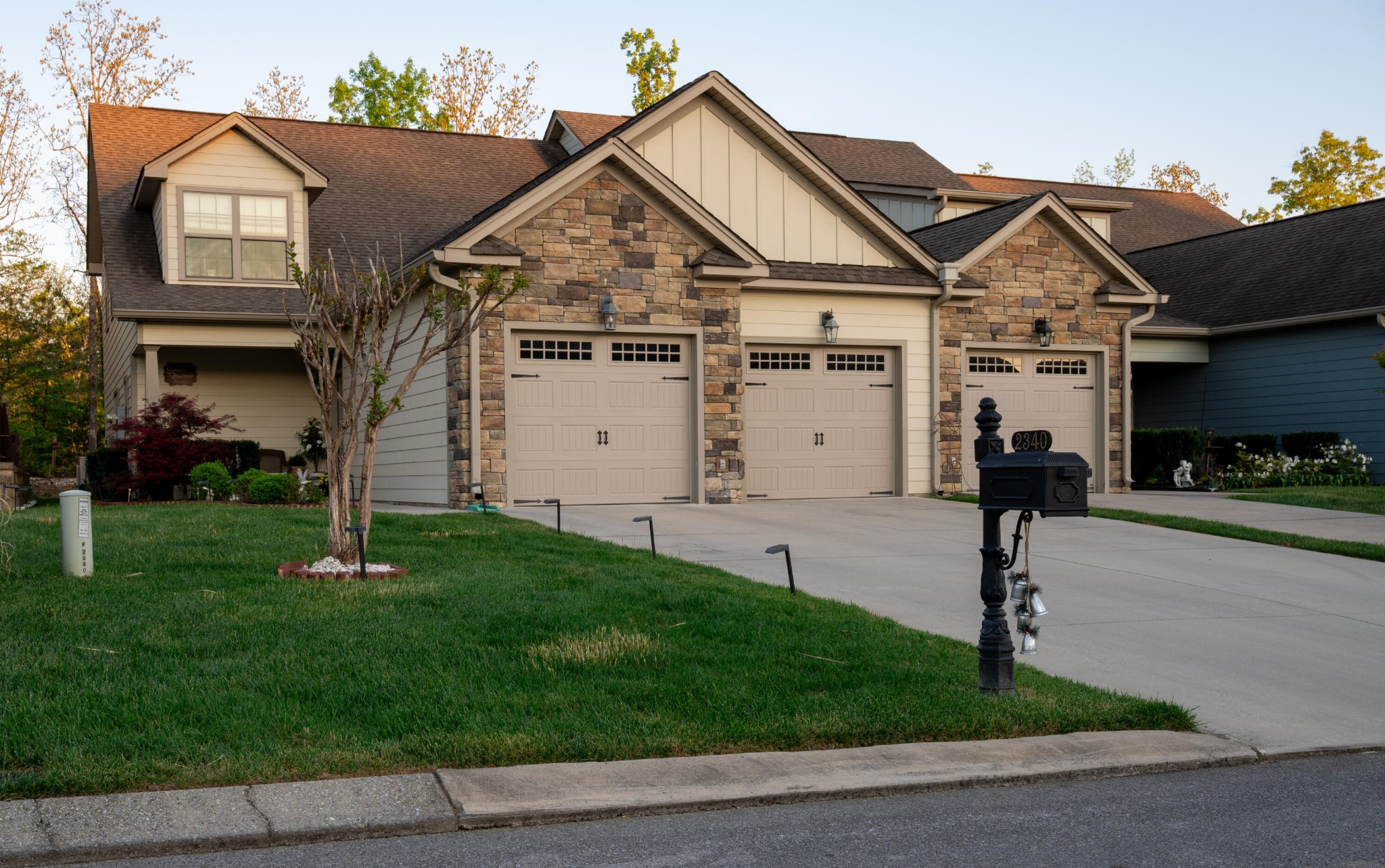 2340 Rivendell Lane — photo