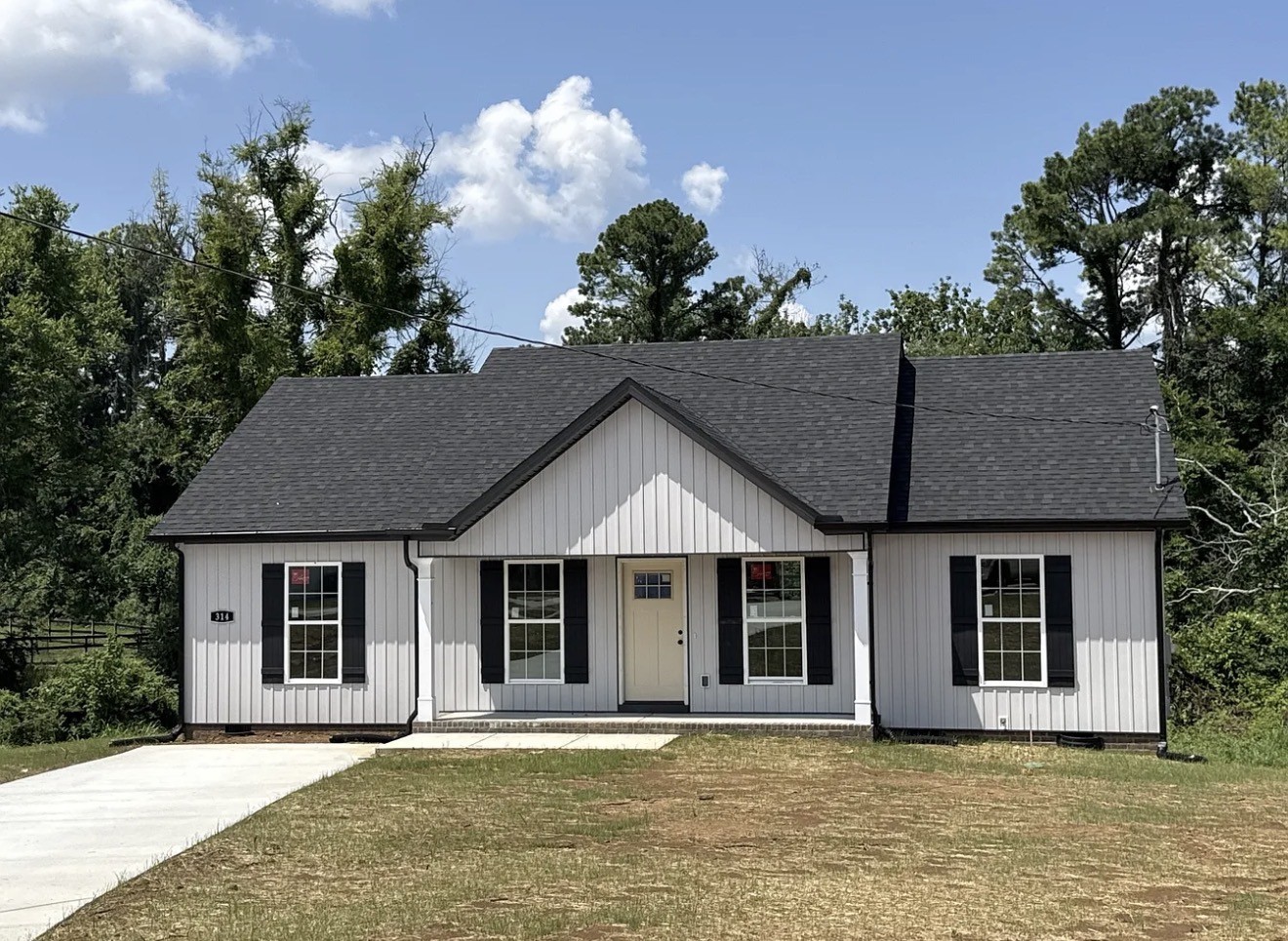 329 Fairview Dr — photo