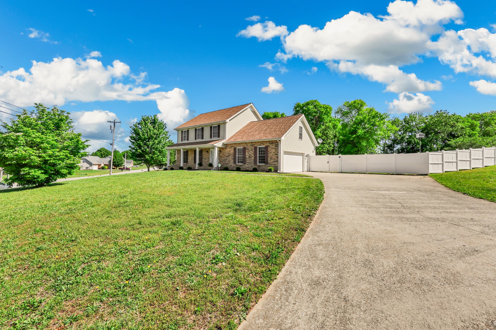 1121 Lucas Wayne Dr — photo