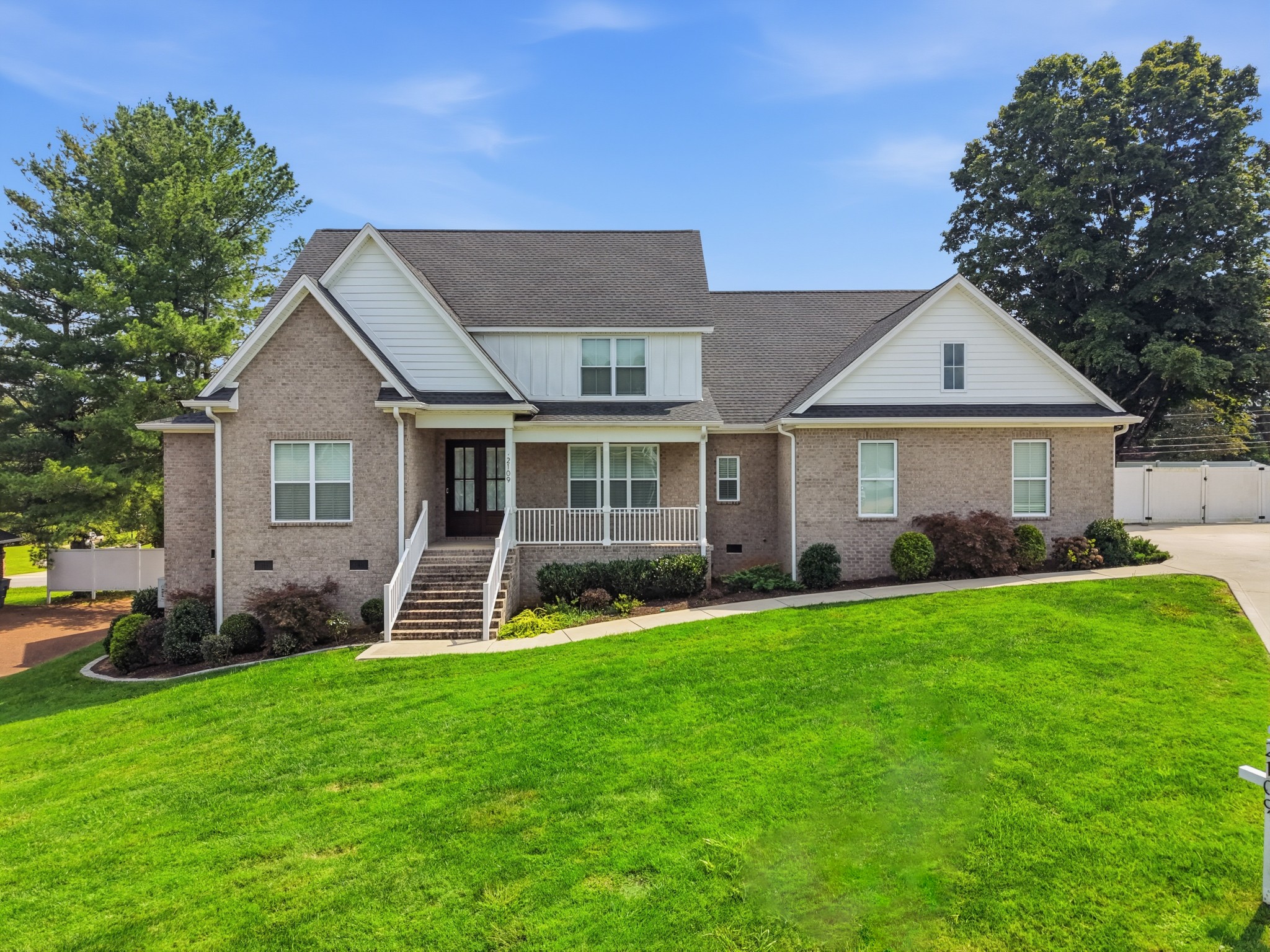 2109 Boxwood Cir — photo