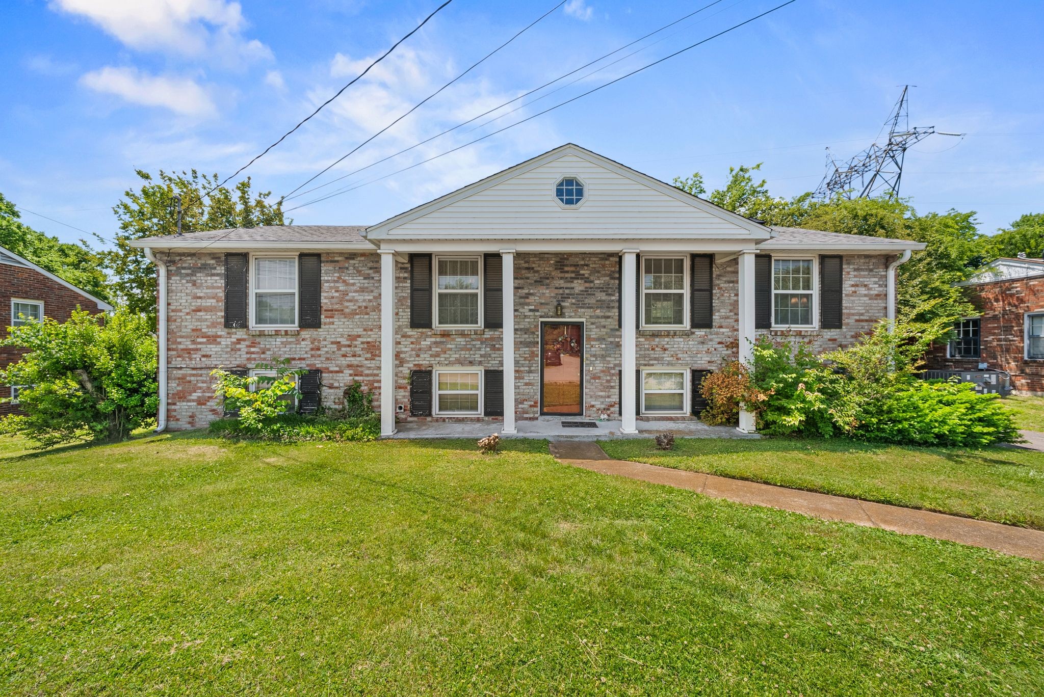 439 Lynn Dr — photo