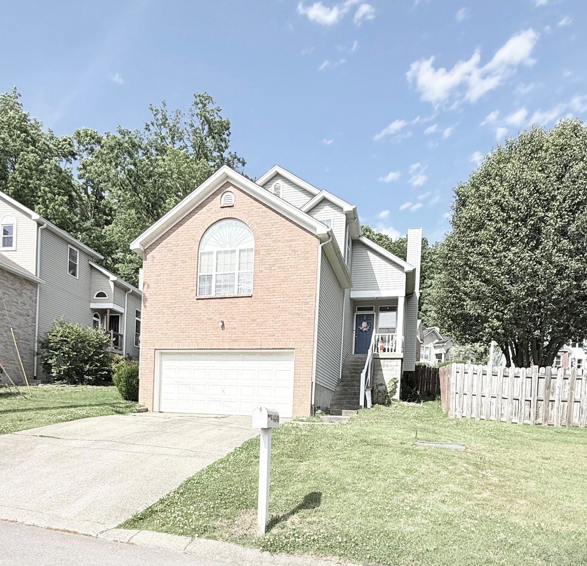 4040 Farmingham Woods Dr — photo