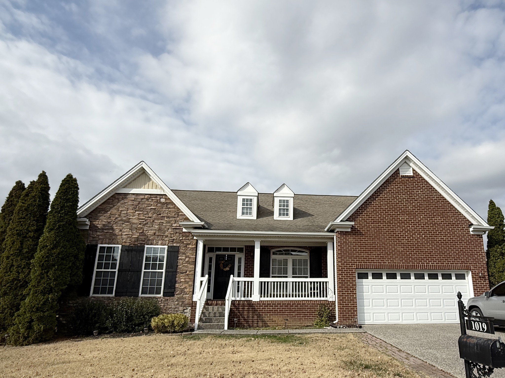 1019 Queens Pl — photo