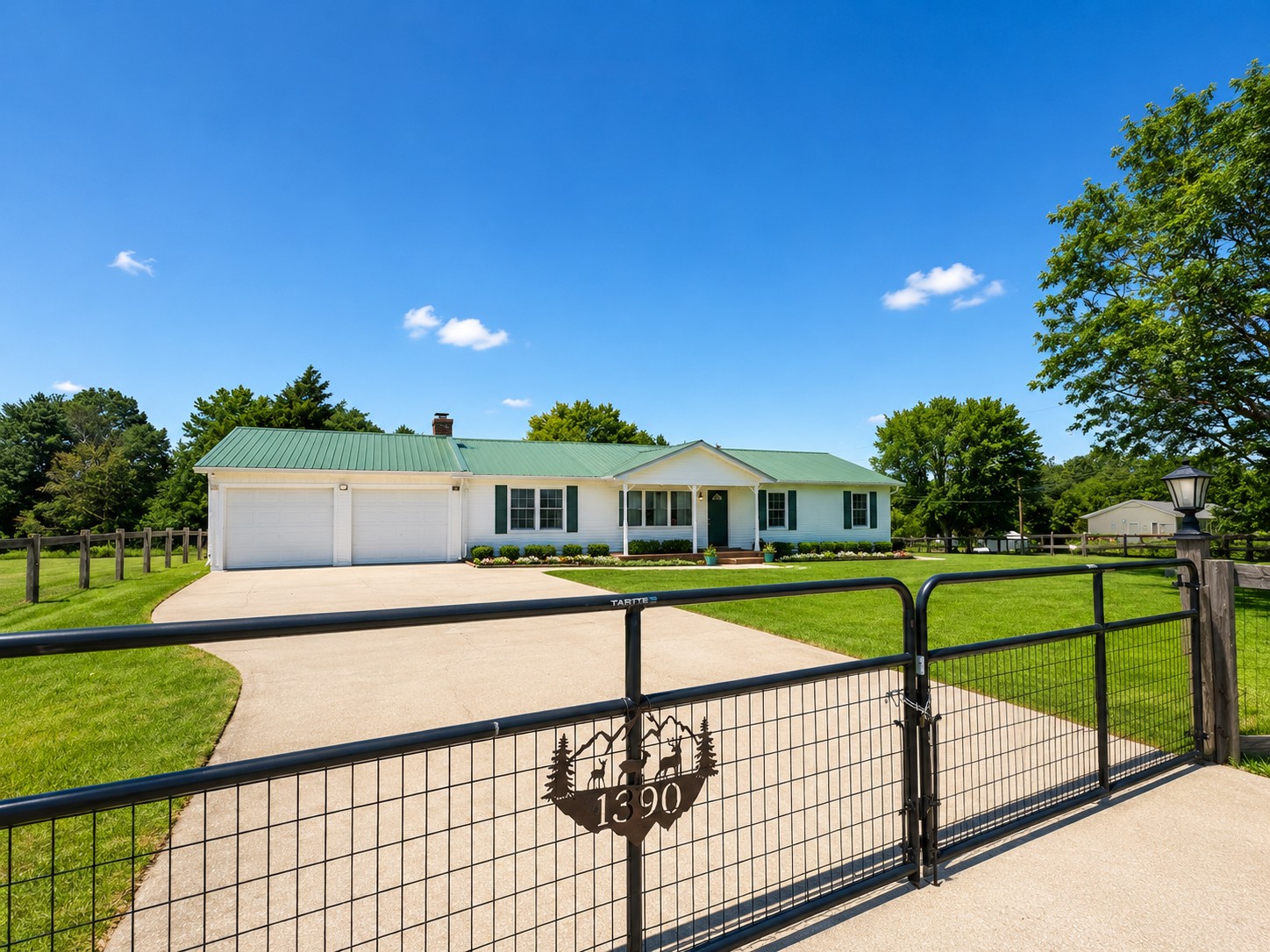 1390 Cooley Ford Road, Tennessee Ridge, TN 37178