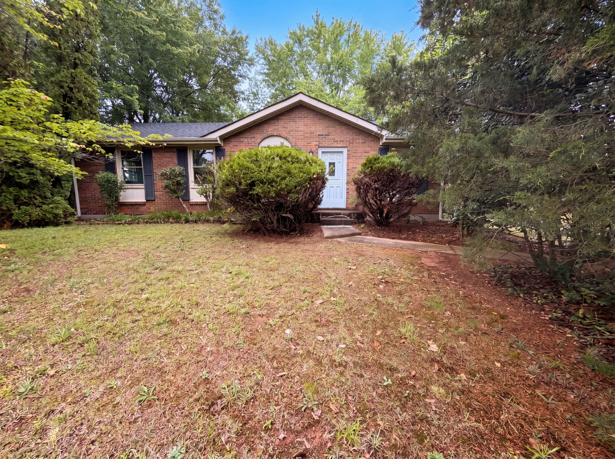587 Lafayette Rd — photo