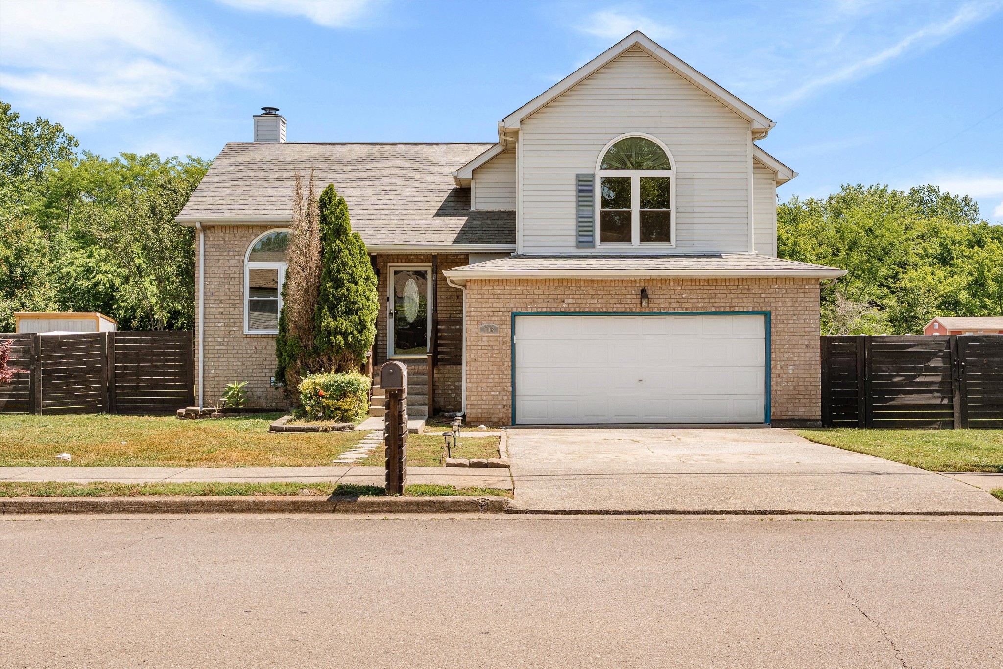 708 Post Oak Dr — photo