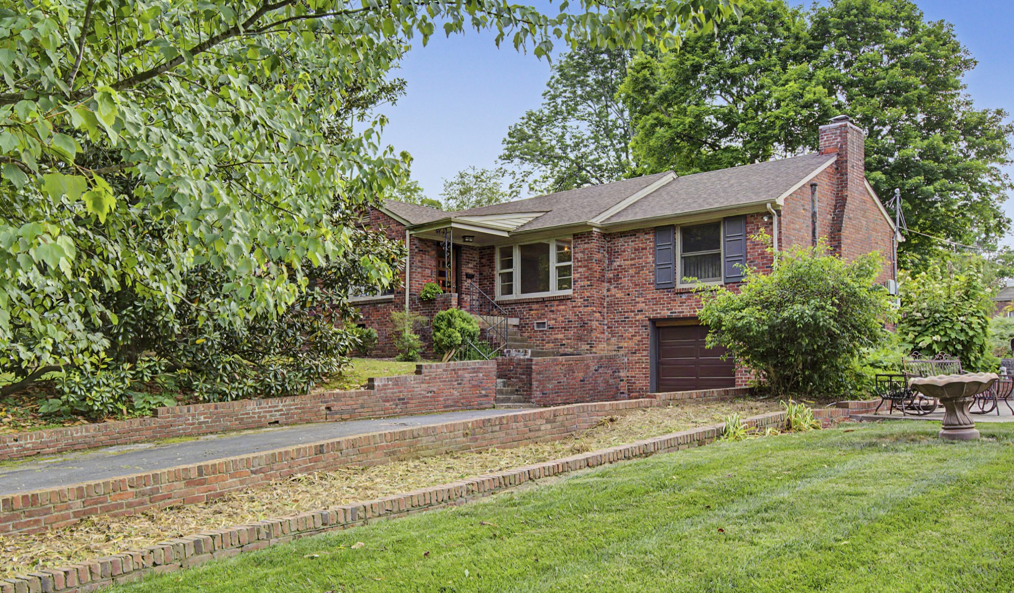 208 Trahern Ln — photo