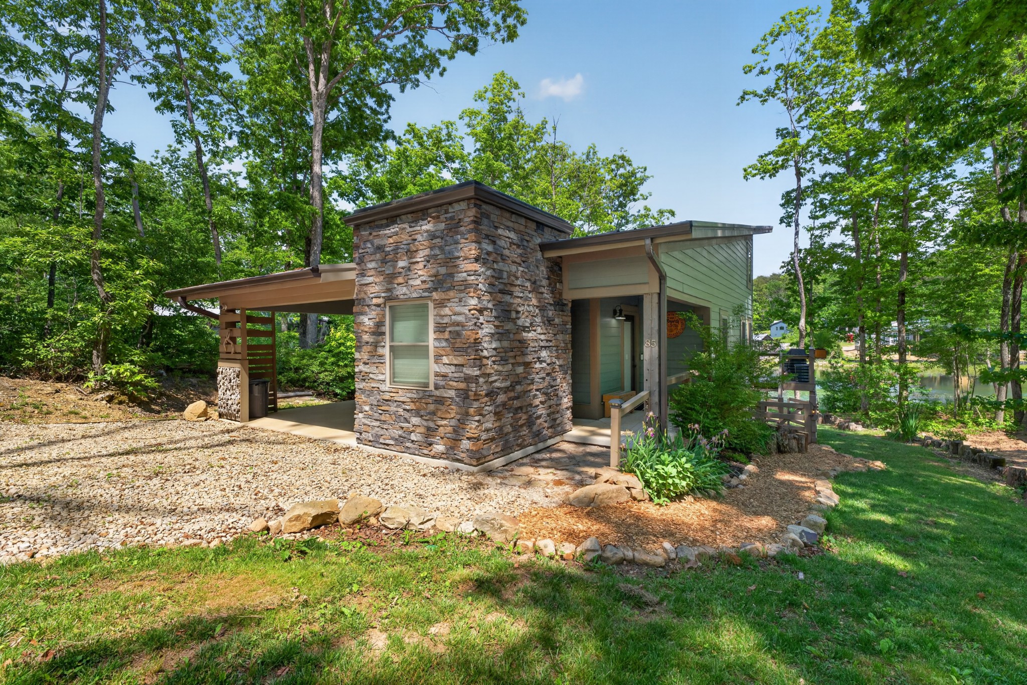 85 Hemlock CV — photo