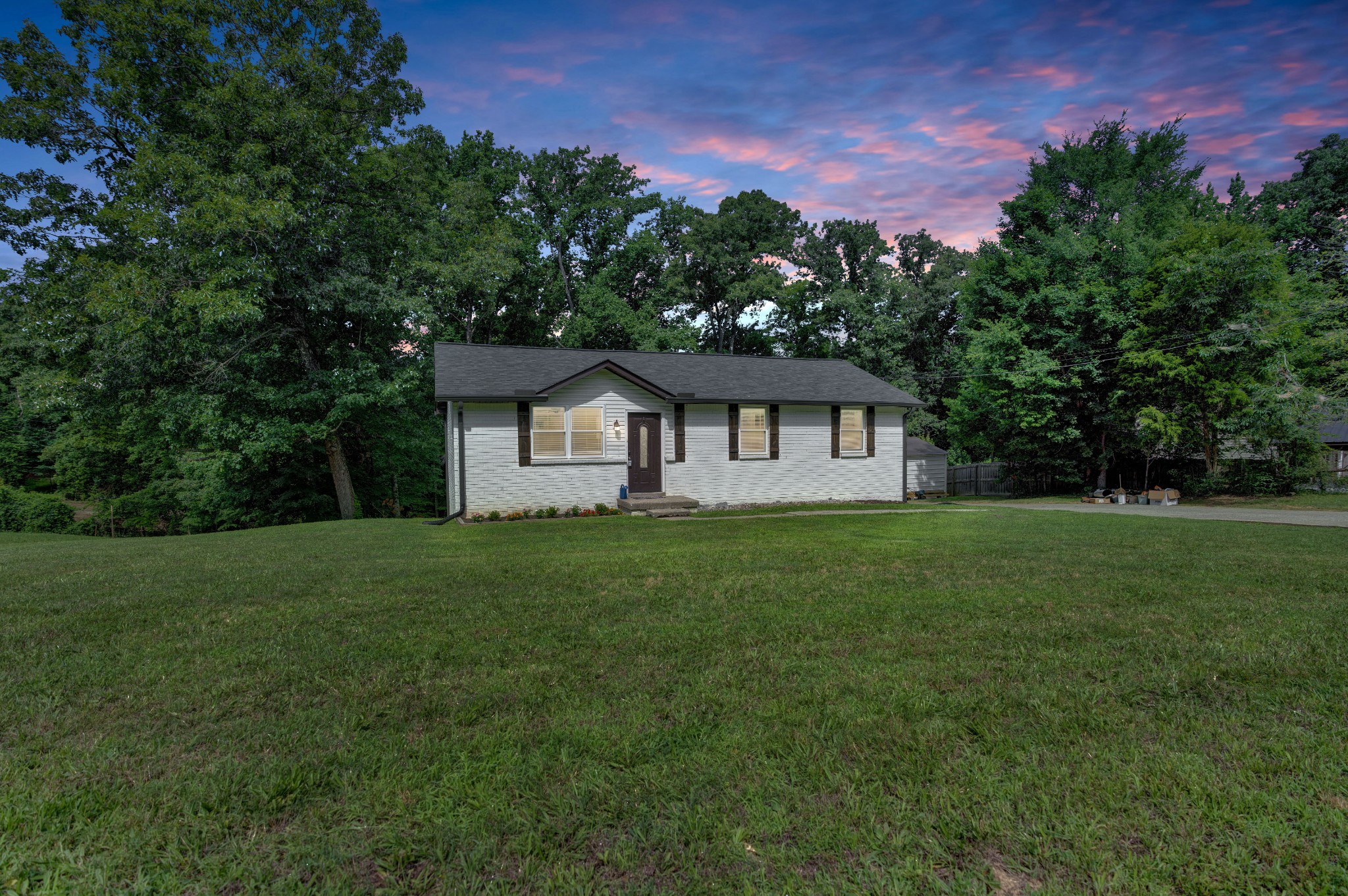 412 Hilltop Dr — photo