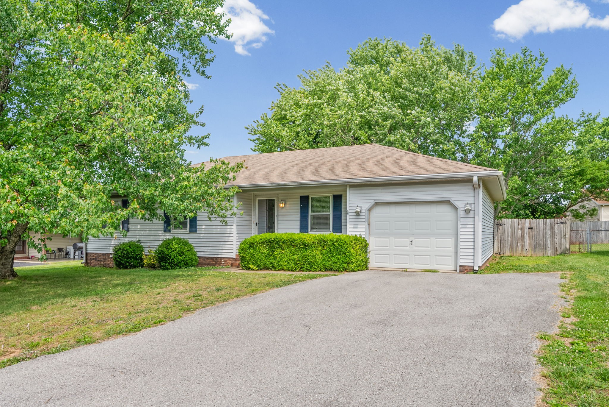 535 Fox Chase Ct — photo