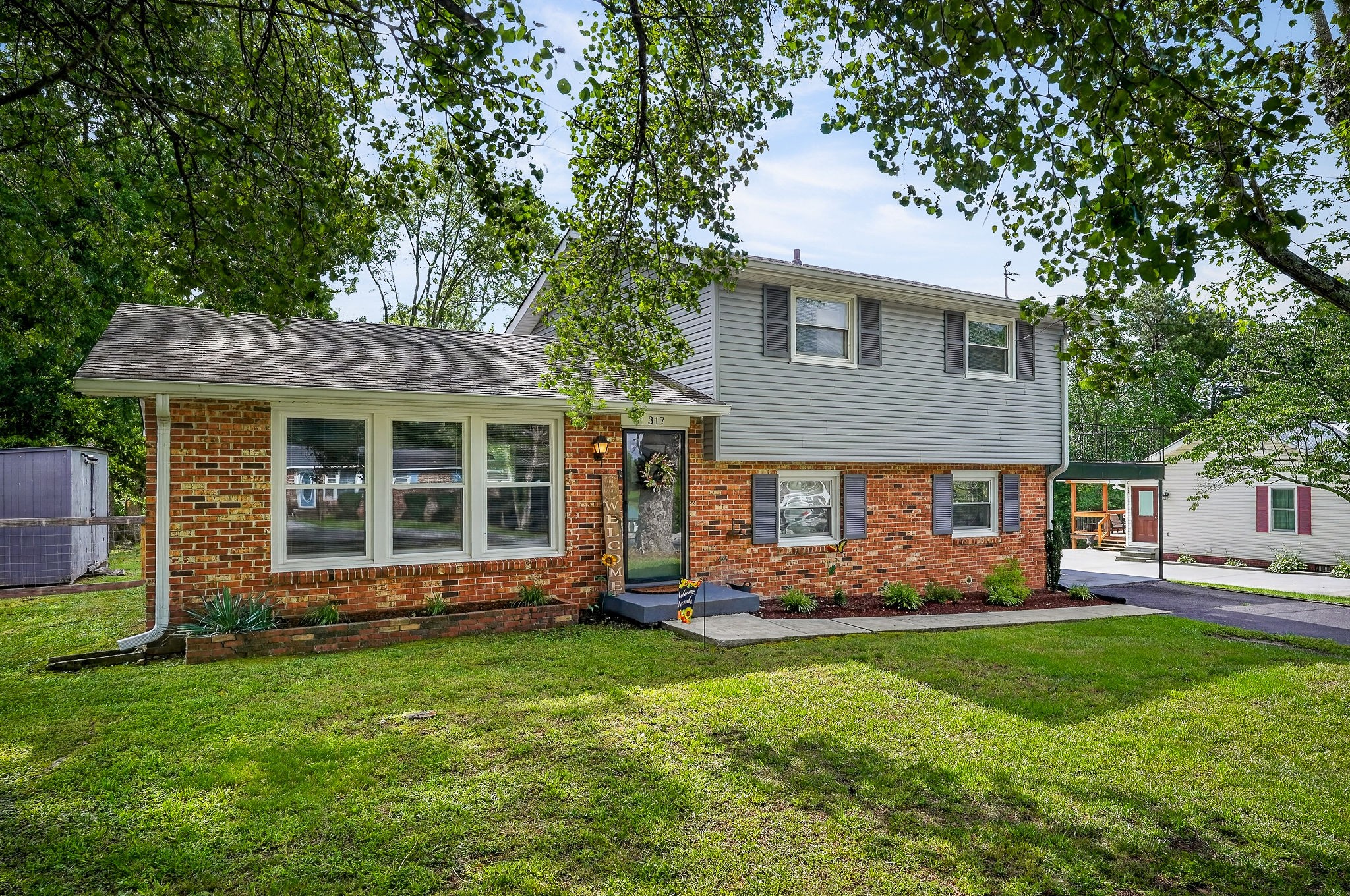 317 Lakeshore Dr — photo