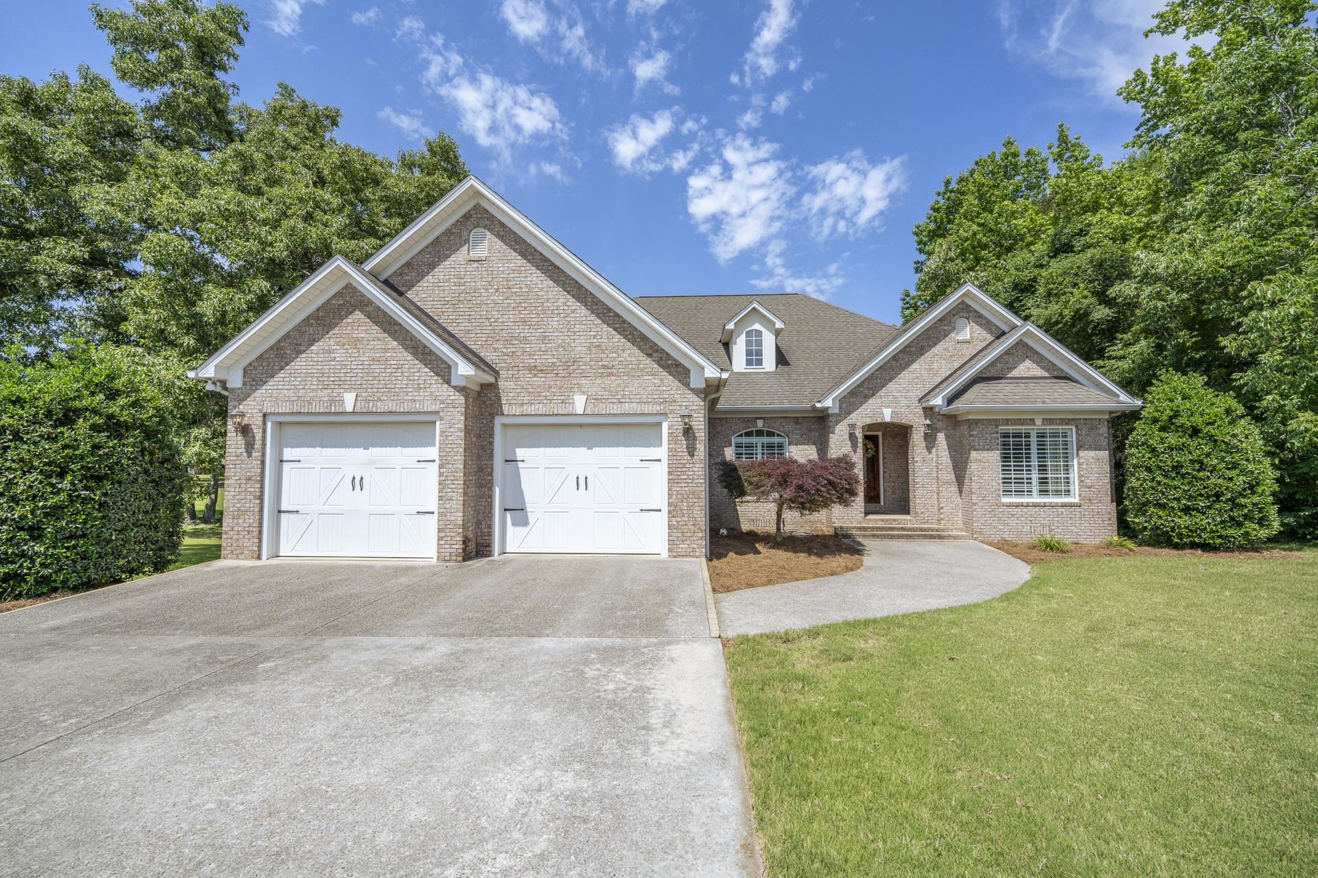 670 Bowen Dr — photo