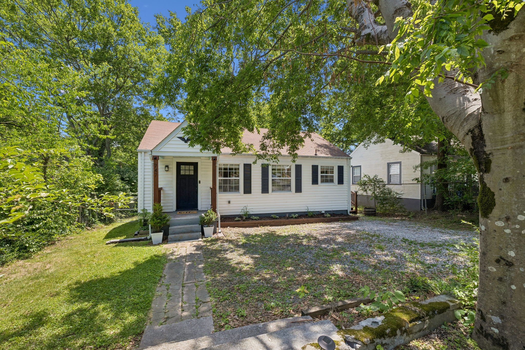 747 Oakdell Ave — photo