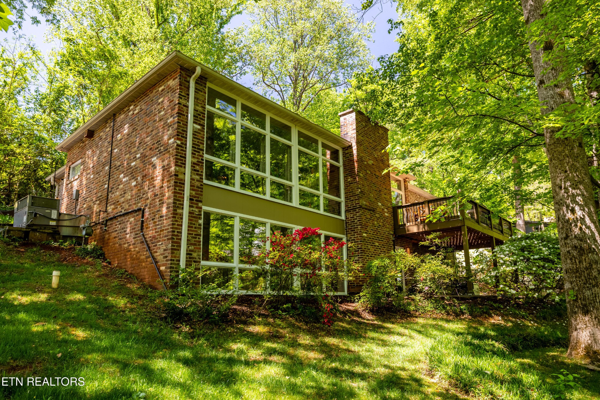 2513 SW Lakemoor Drive — photo