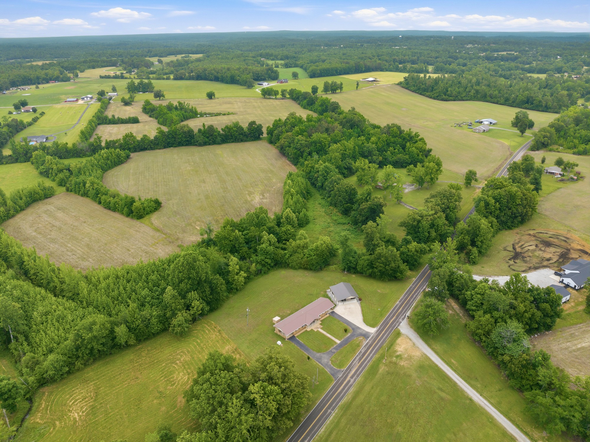 944 Brooksie Thompson Road, Decaturville, TN 38329 — photo 2