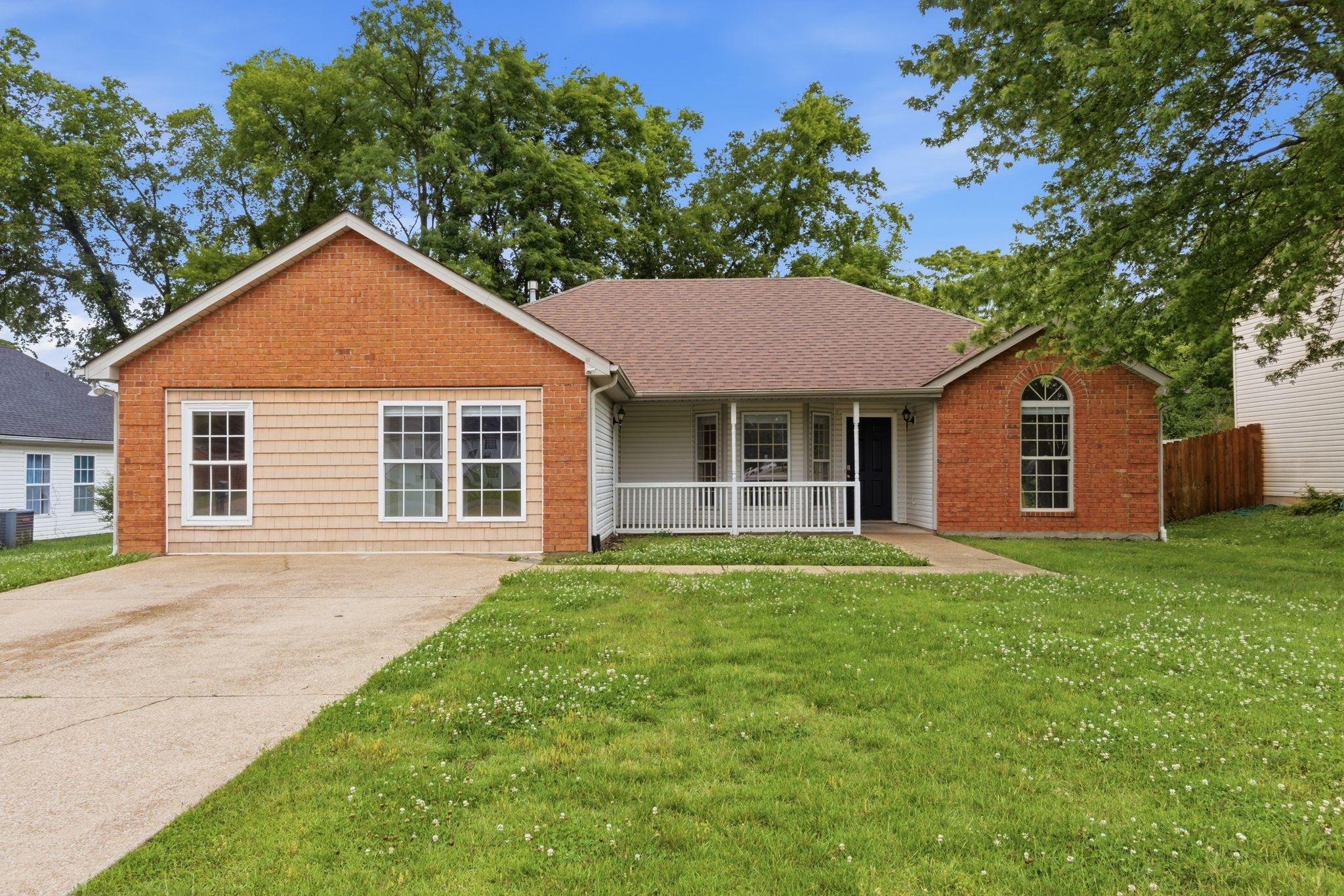 2130 Spring Hill Cir — photo