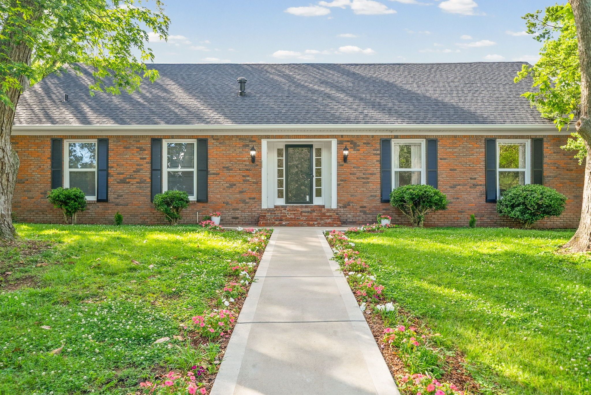 635 Country Club Ln — photo