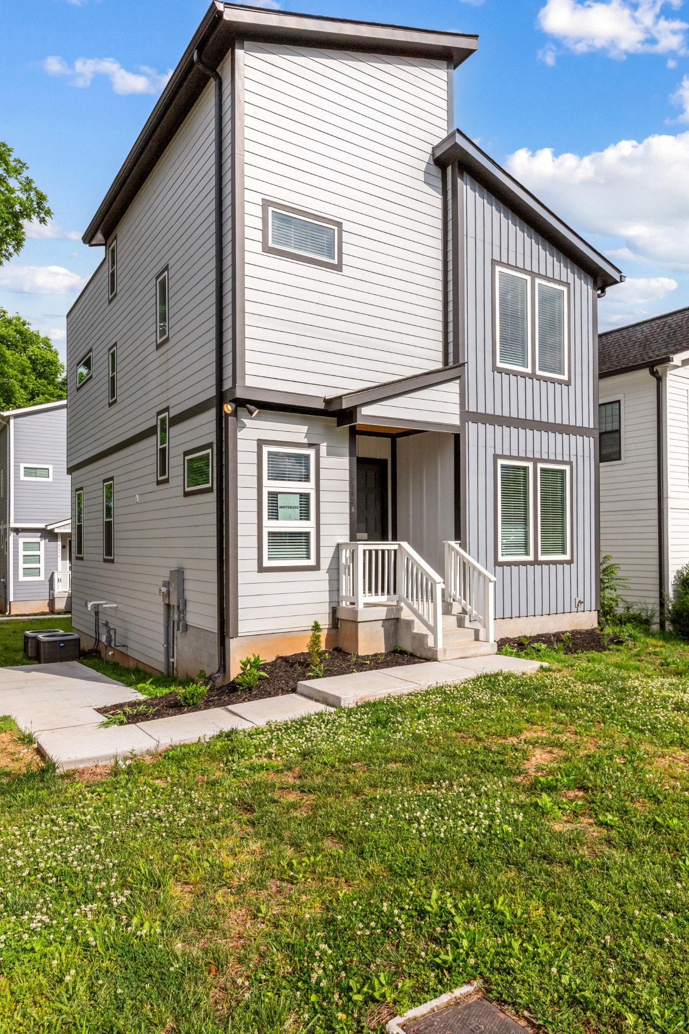 2142 Oakland St a — photo