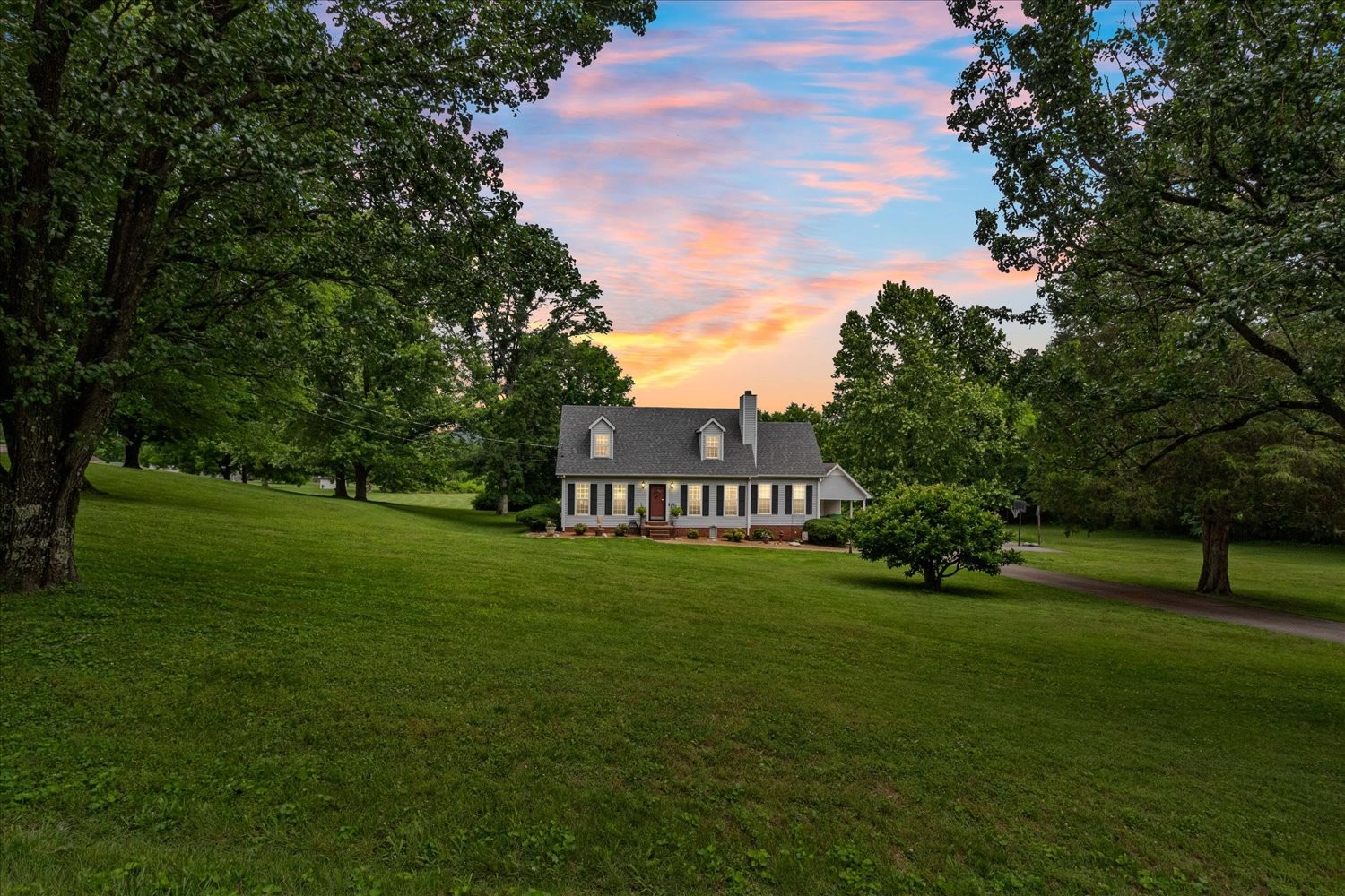 187 Garland Dr — photo