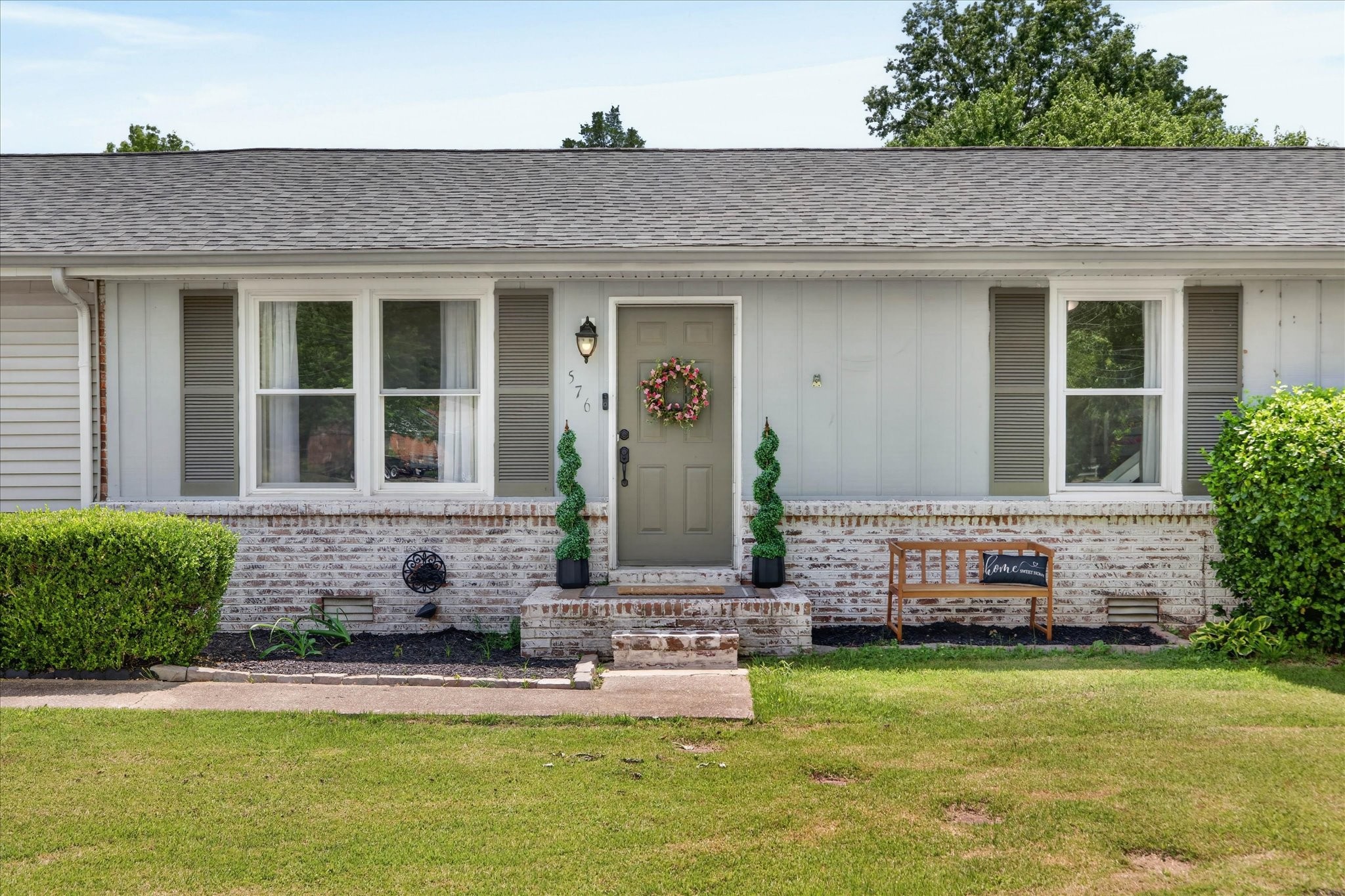 576 Cynthia Dr — photo