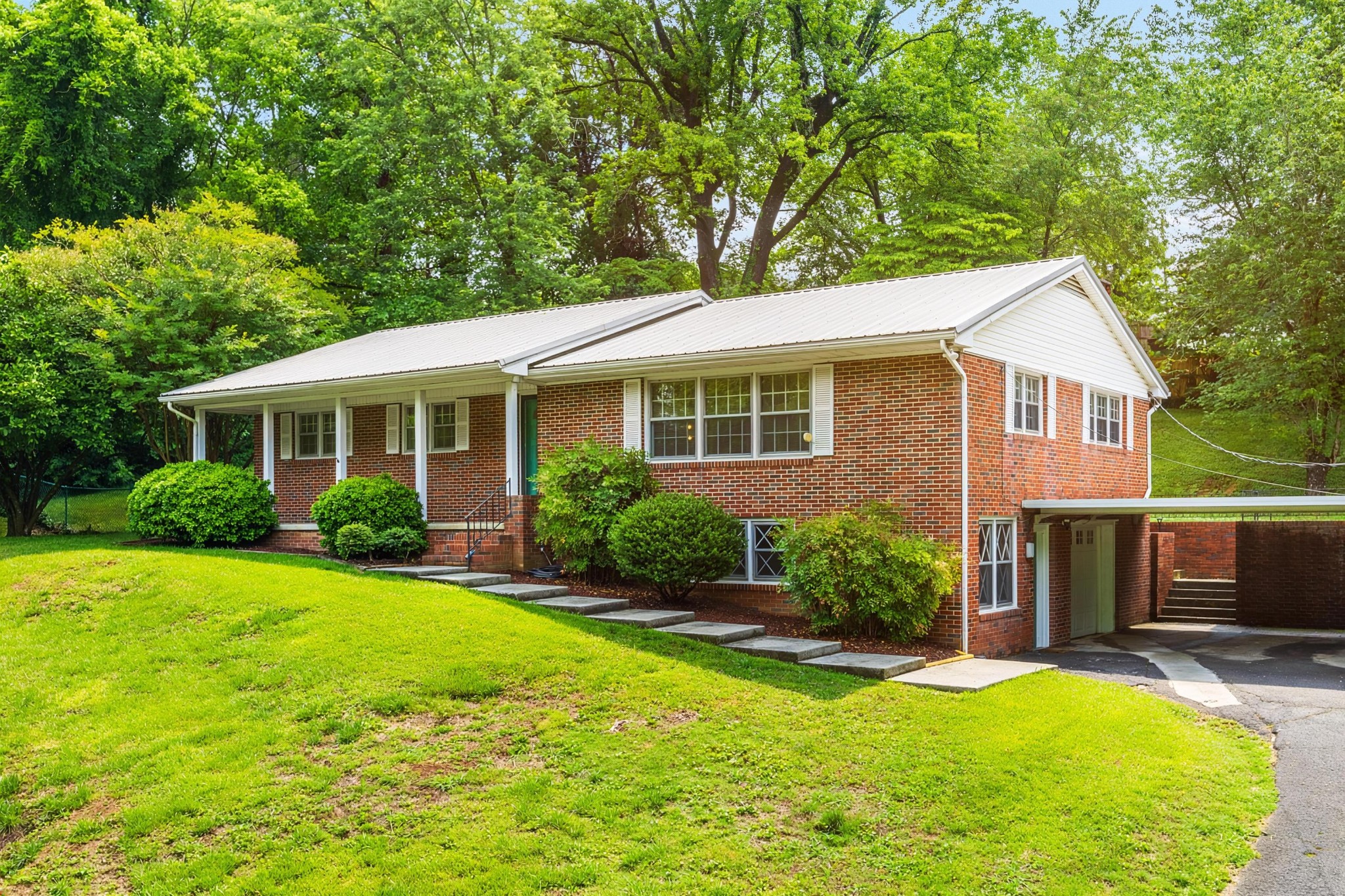 2802 Elm Drive, NE — photo