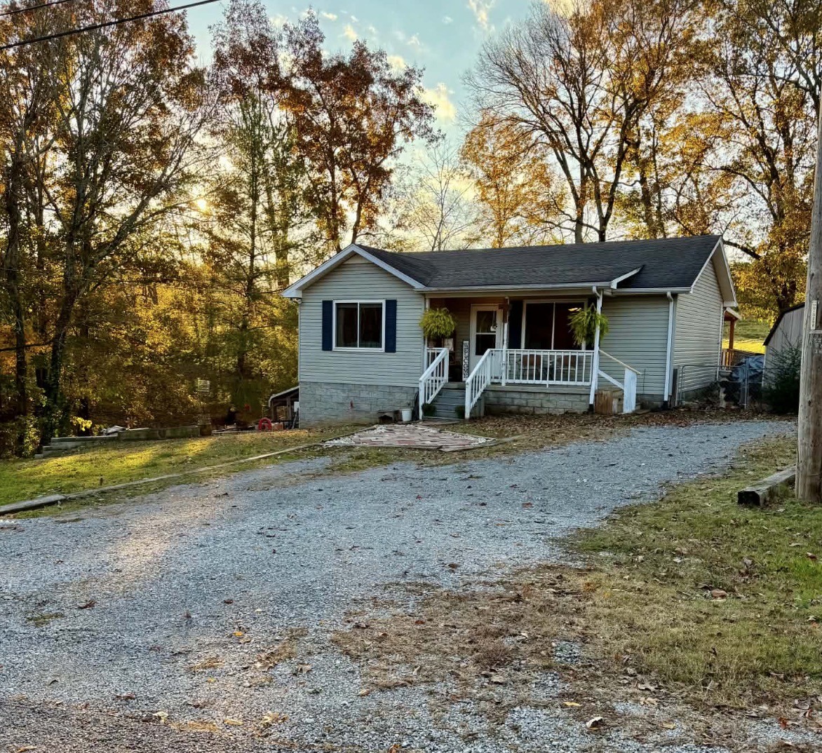 49 Roberts Ln — photo