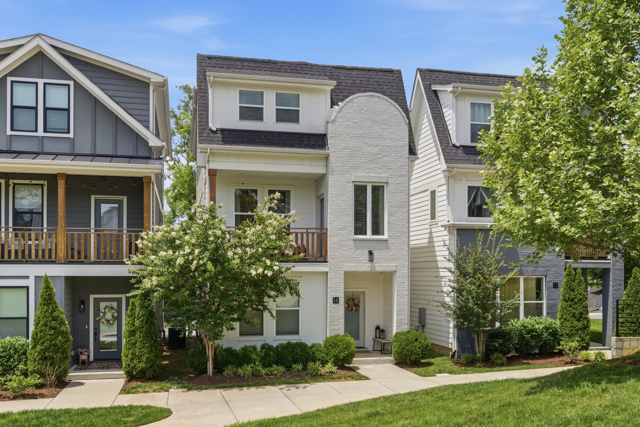 530 Edwin St 16 — photo