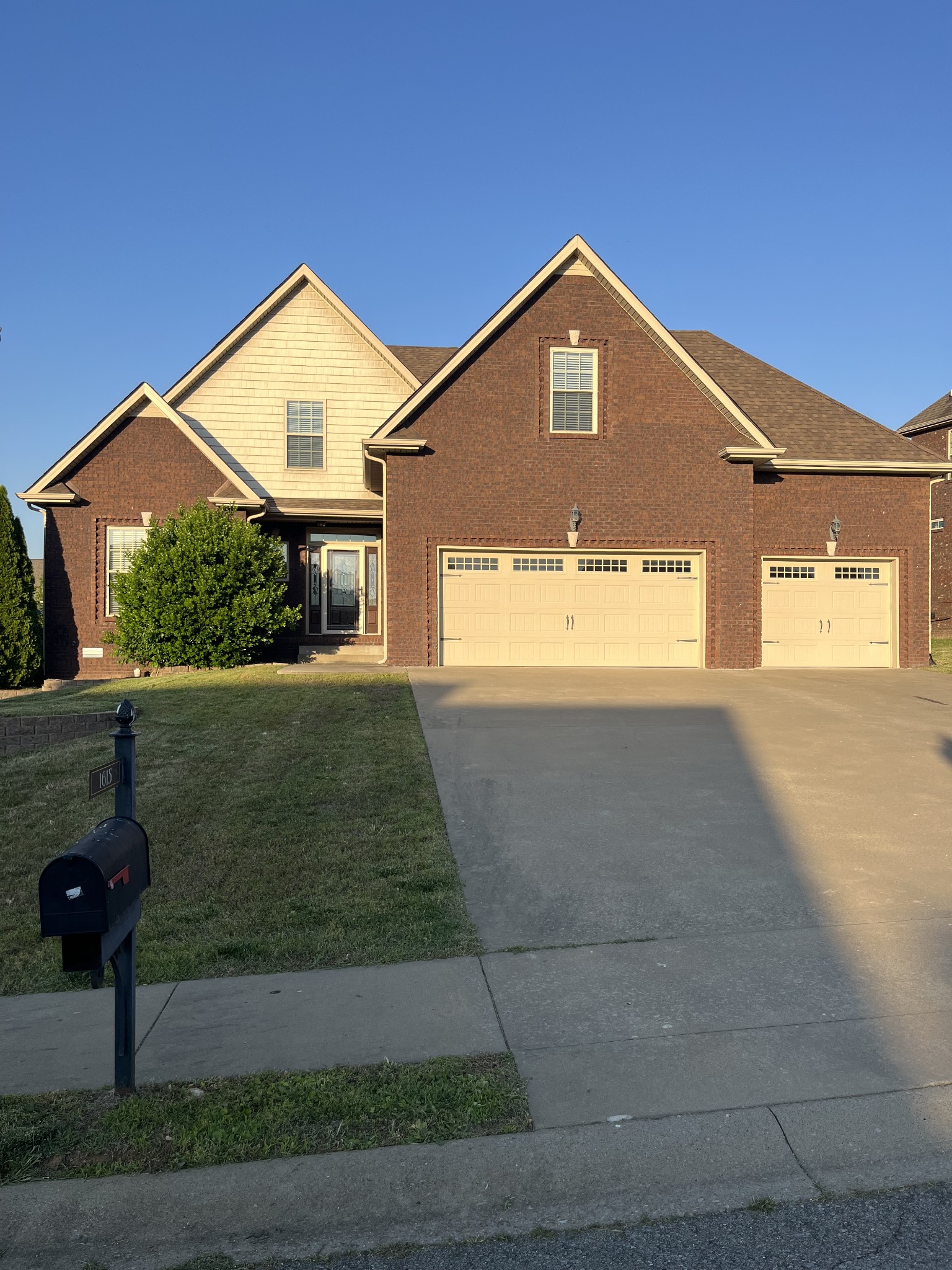 1615 Edgewater Ln — photo