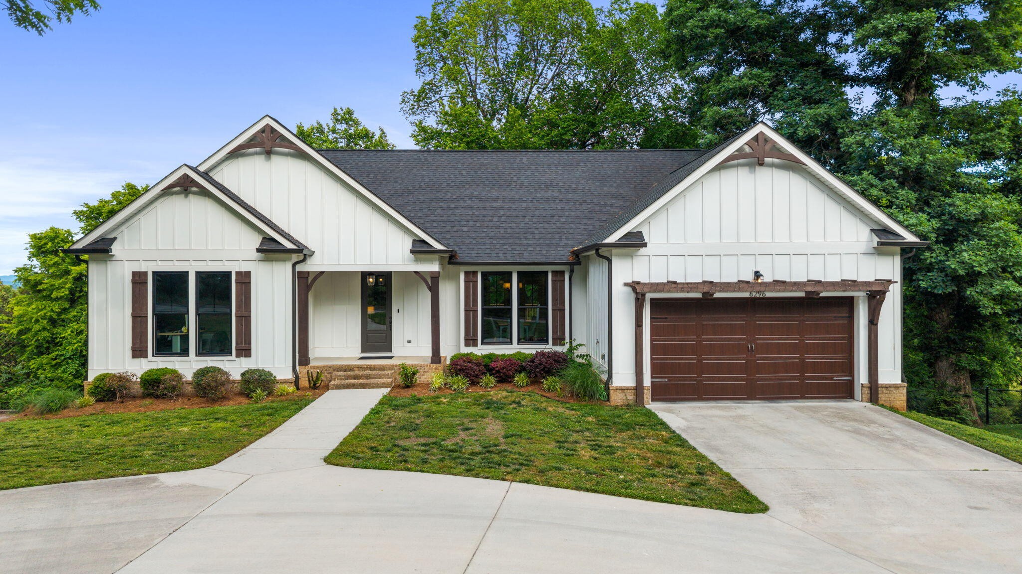 6296 Fairview Road — photo