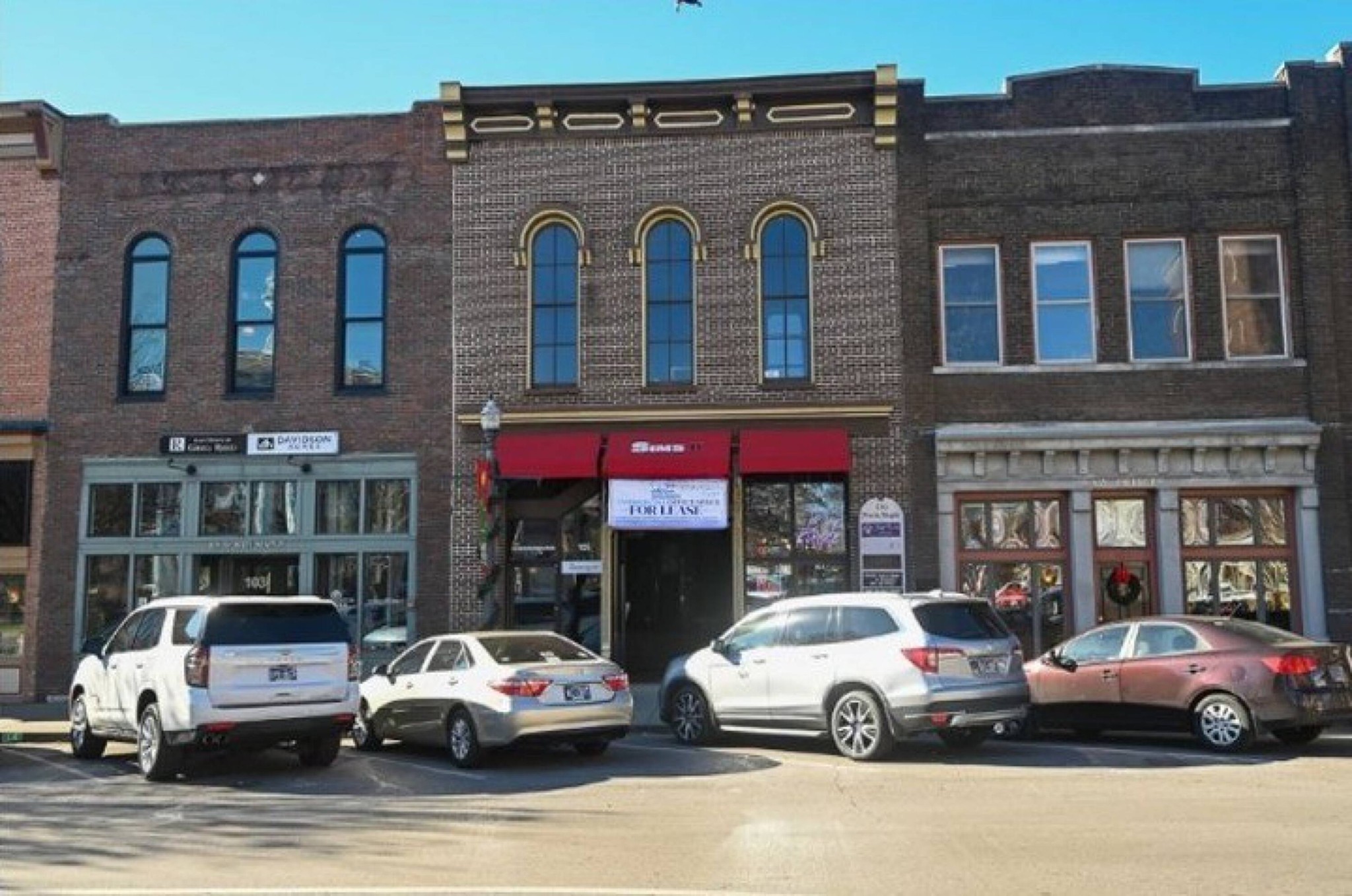 105 N Maple St — photo