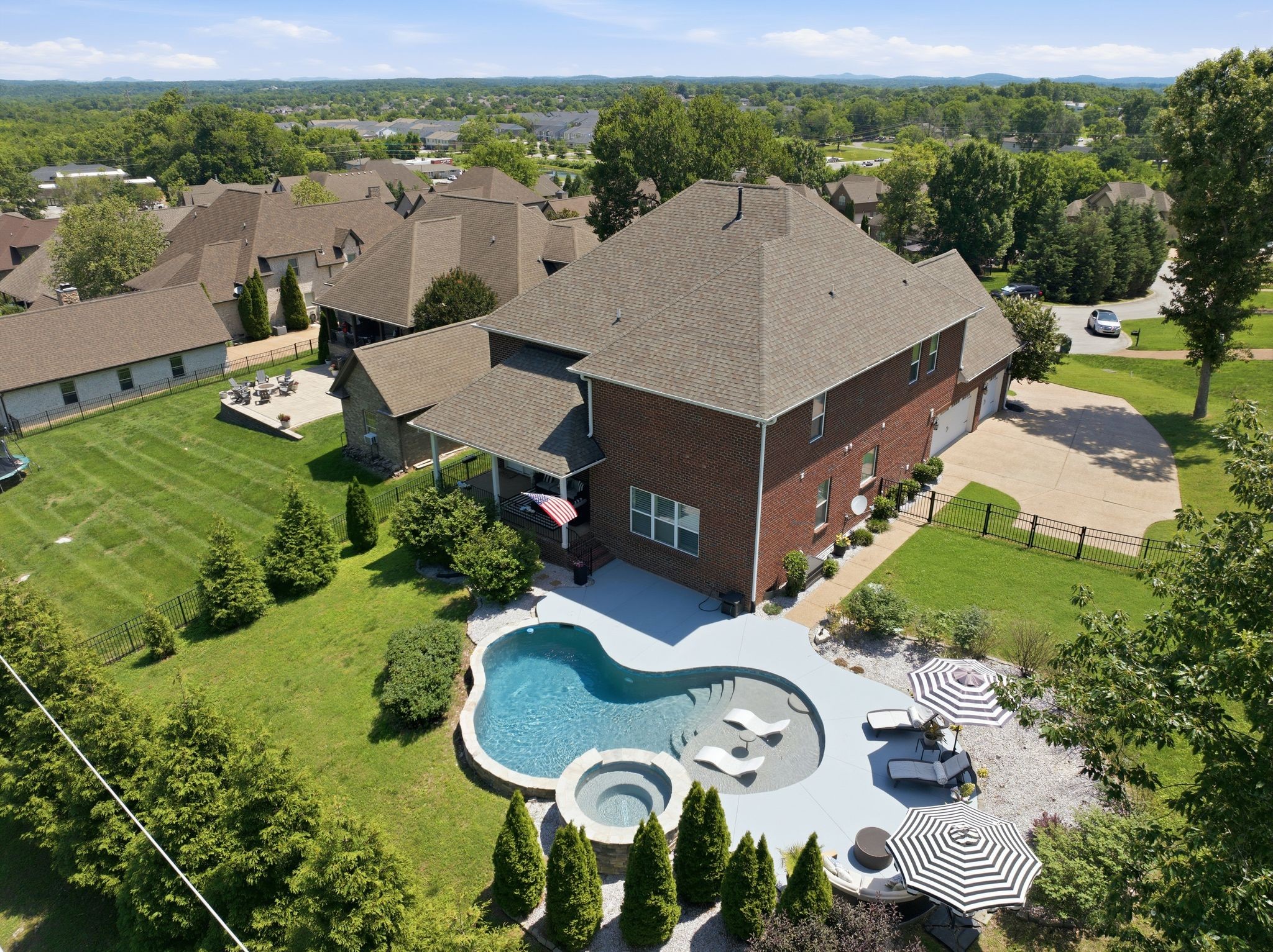 127 Waters Hill Cir — photo