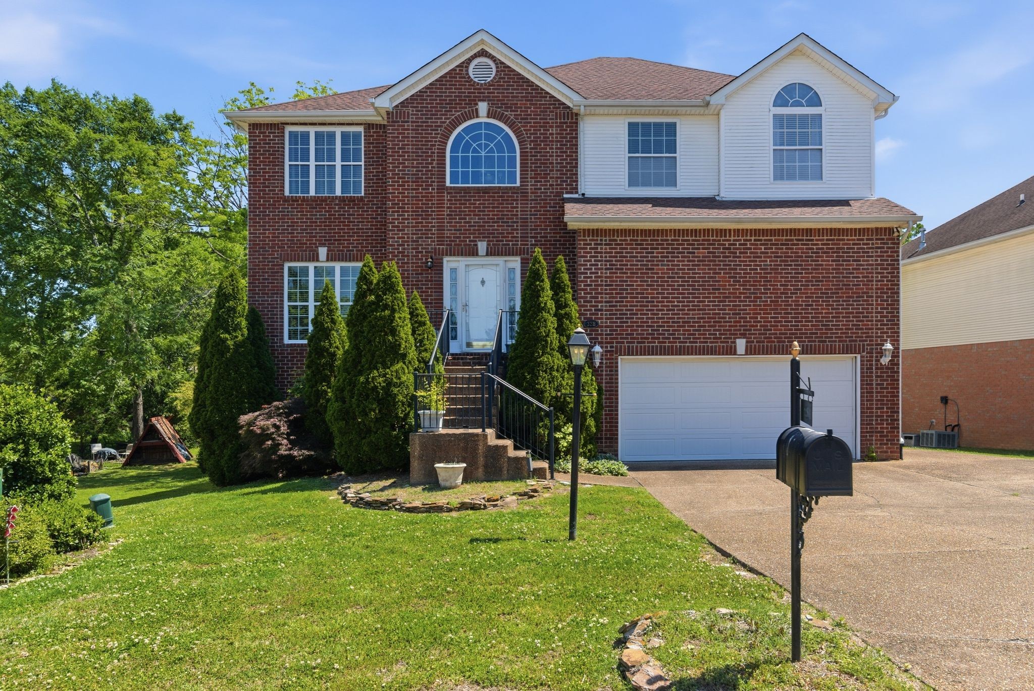 328 Moonwater Ct — photo