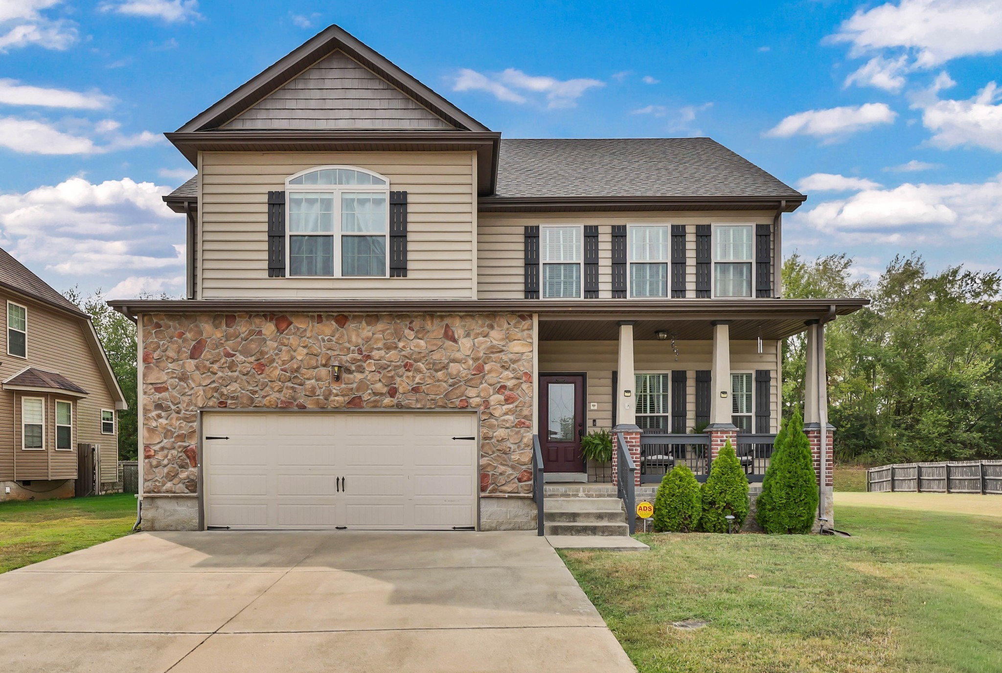 1520 Eads Court — photo