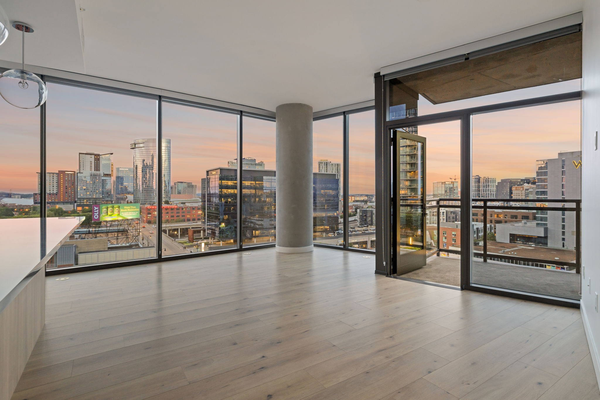 1212 Demonbreun St 815 — photo