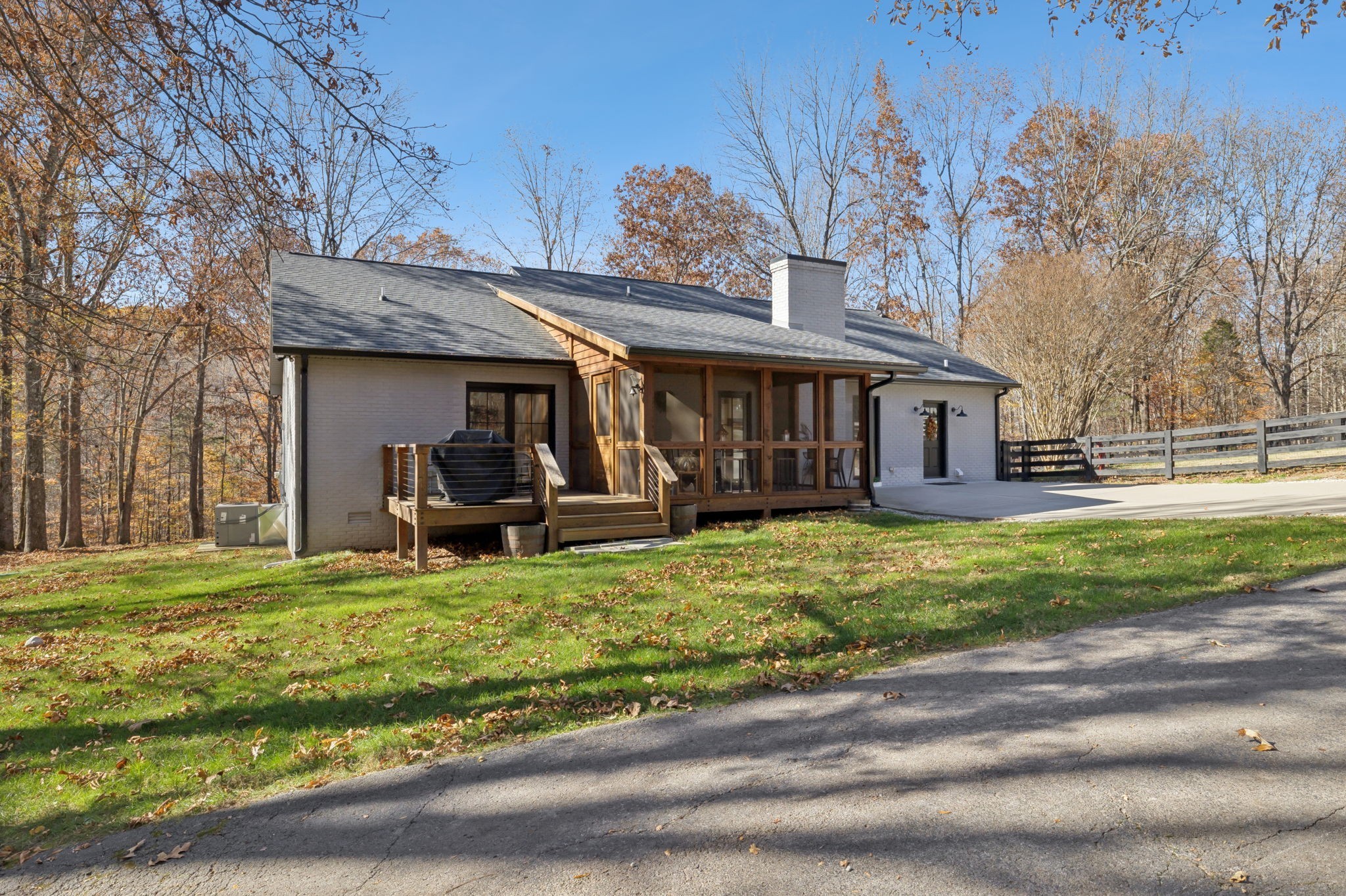 7340 Bradford Rd — photo