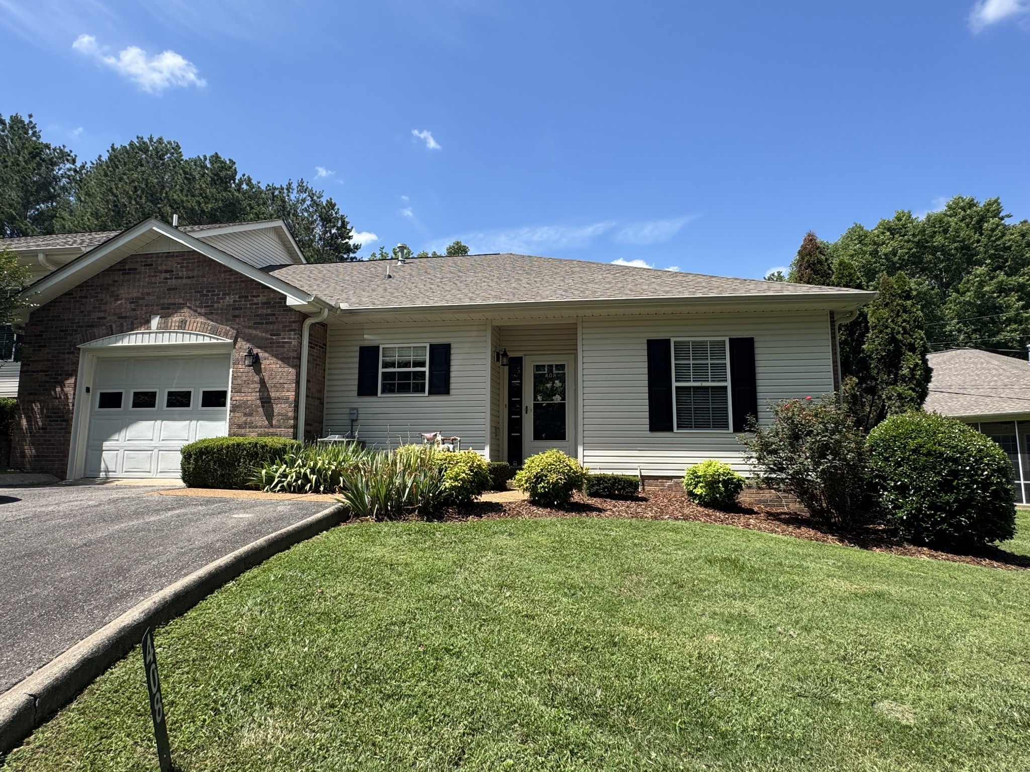 408 Village Cir — photo