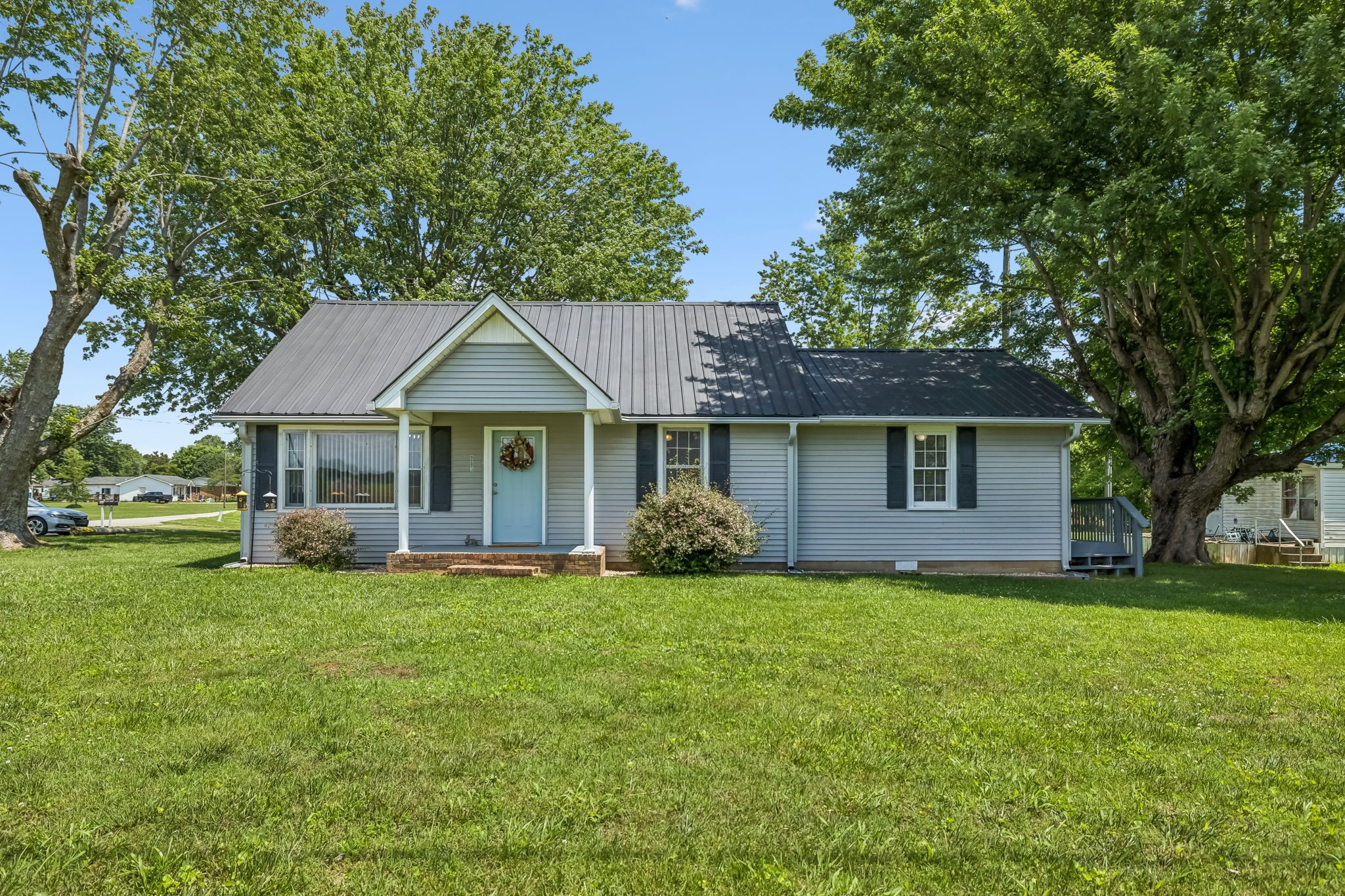 903 Days Road, Lafayette, TN 37083