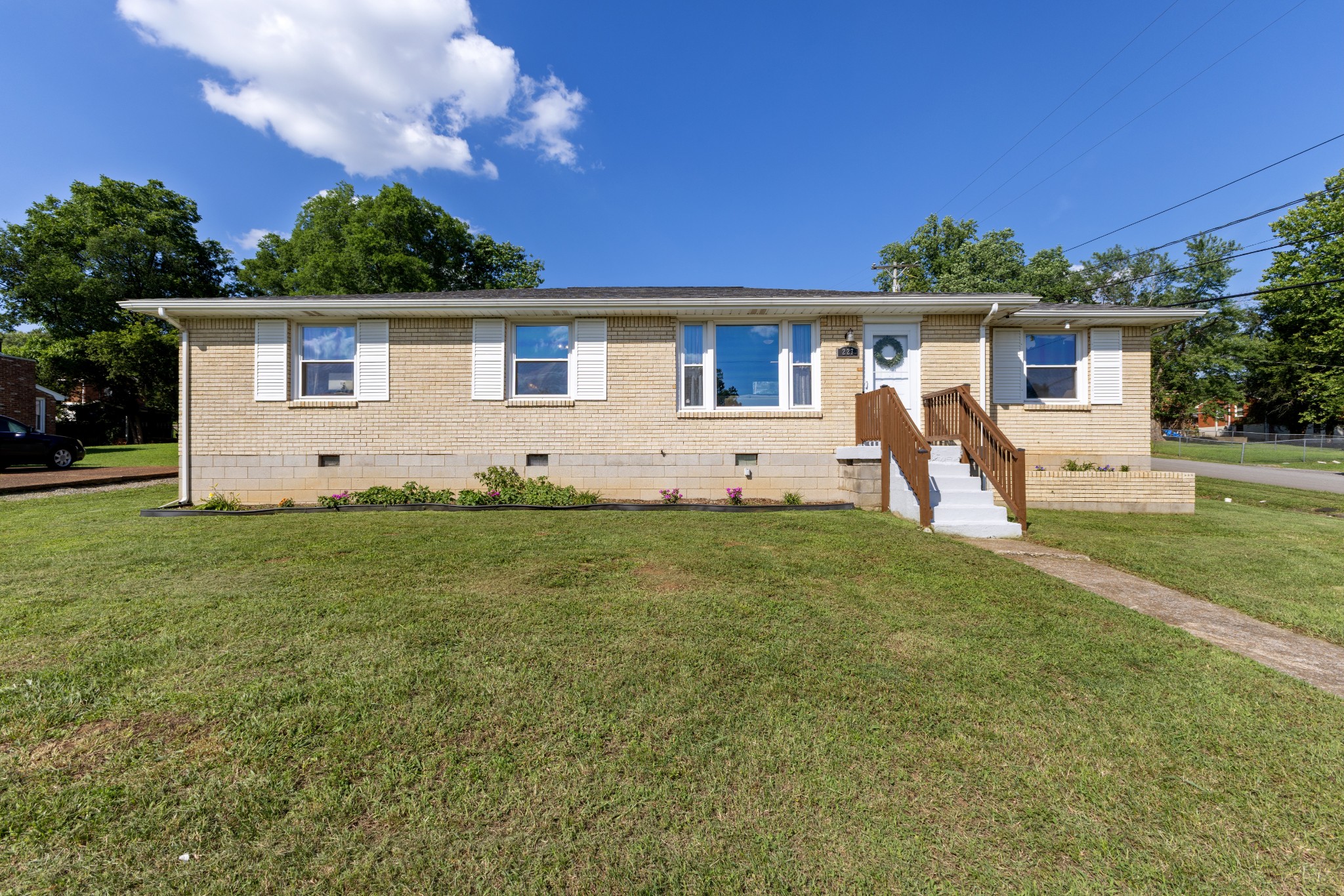 227 Bonnaridge Dr — photo