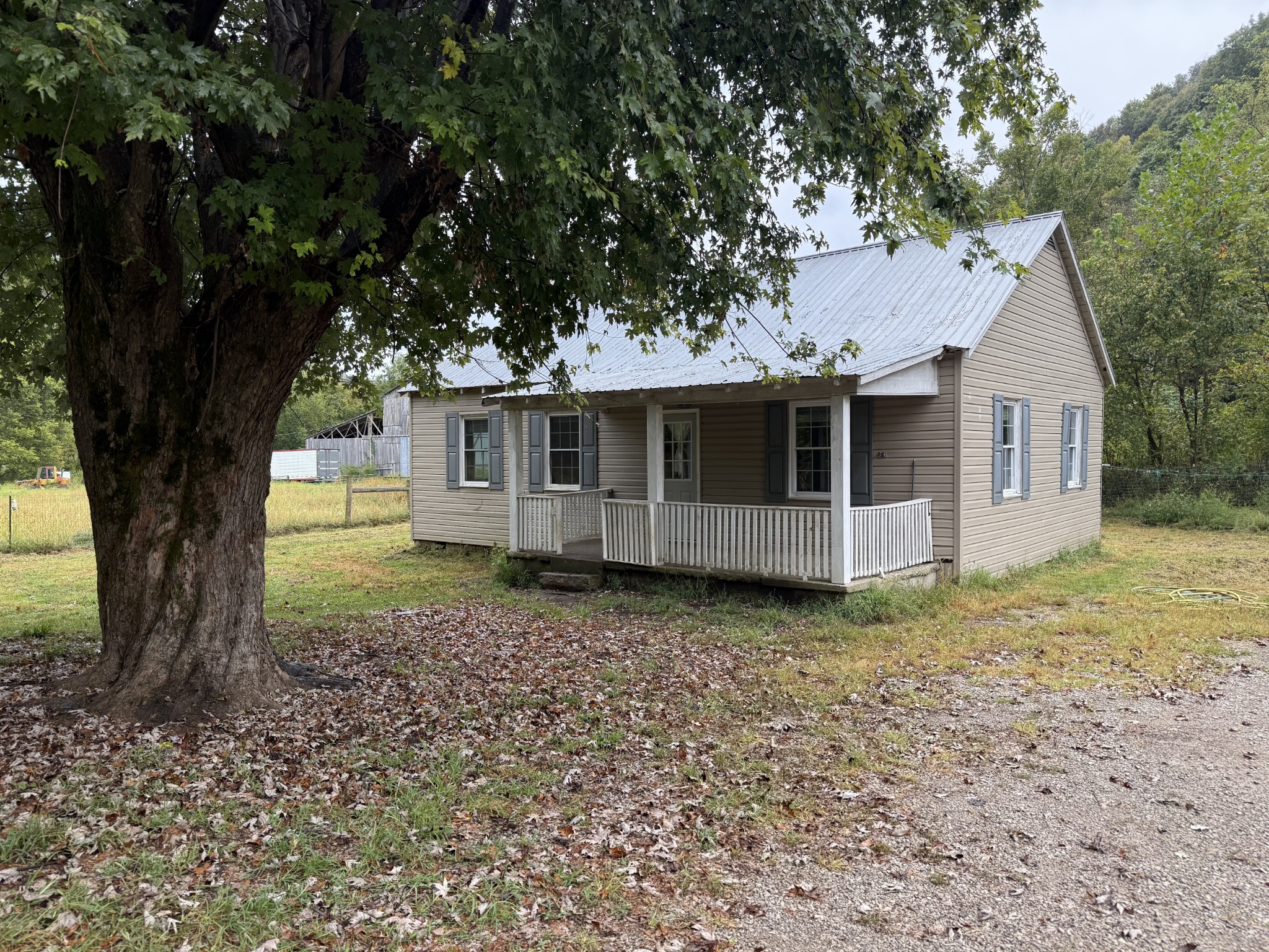 1611 Knob Creek Rd — photo