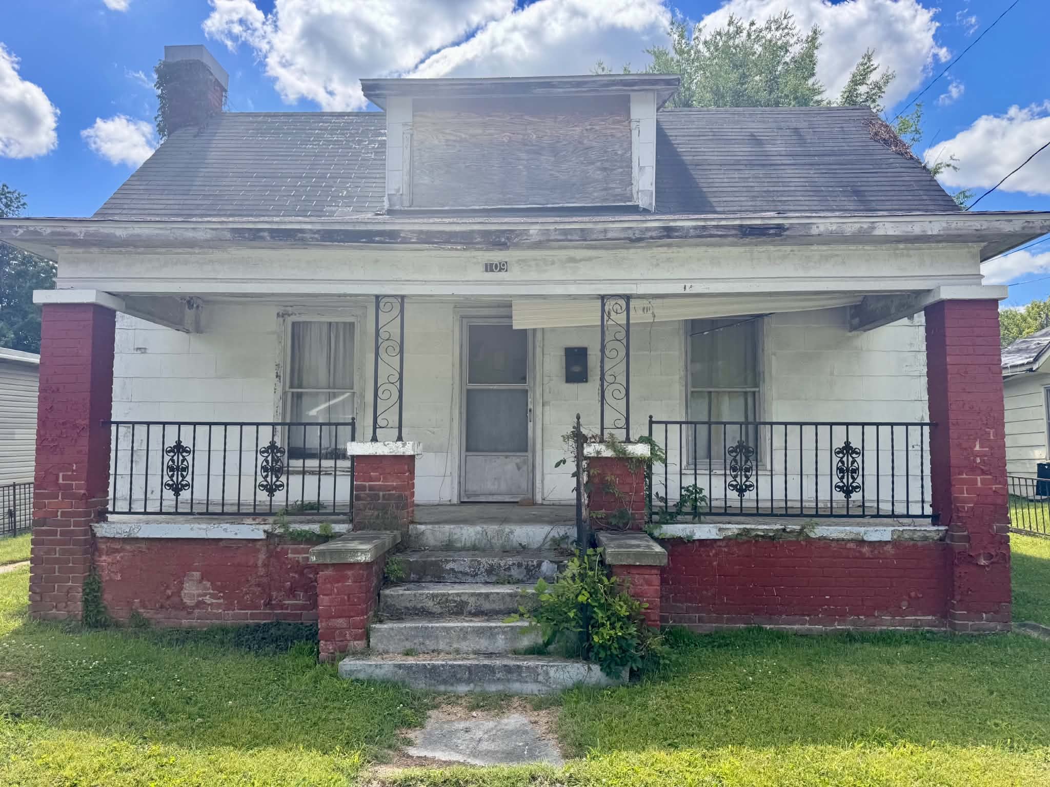 109 S Elm St — photo