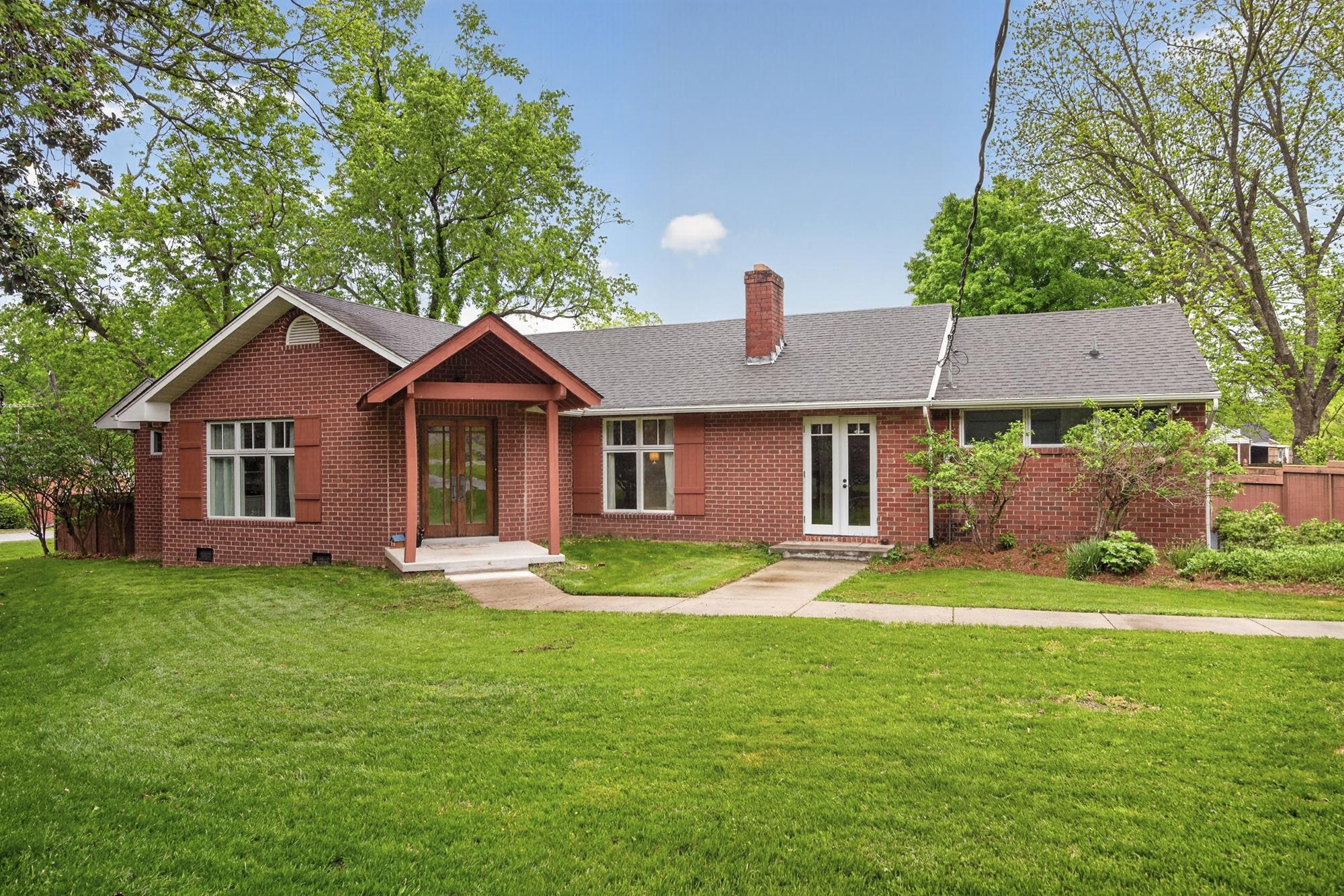 301 Browning Rd — photo