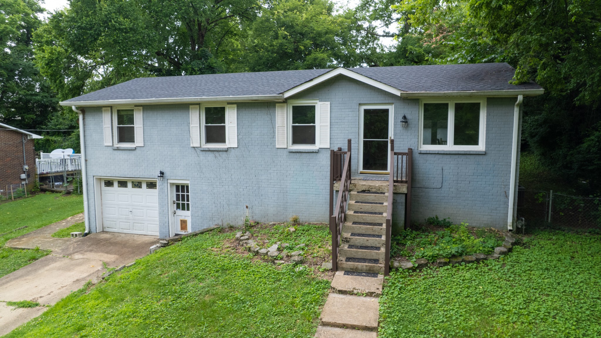213 Sterry Ct — photo