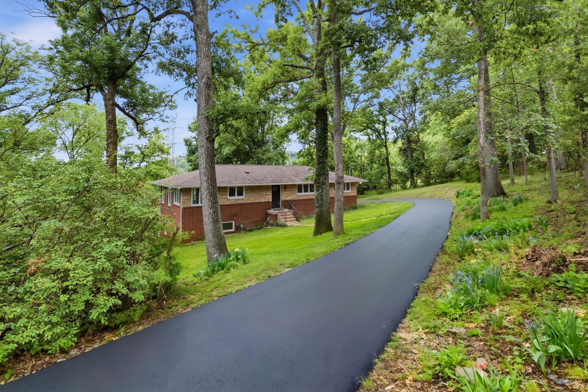 827 Redwood Dr — photo
