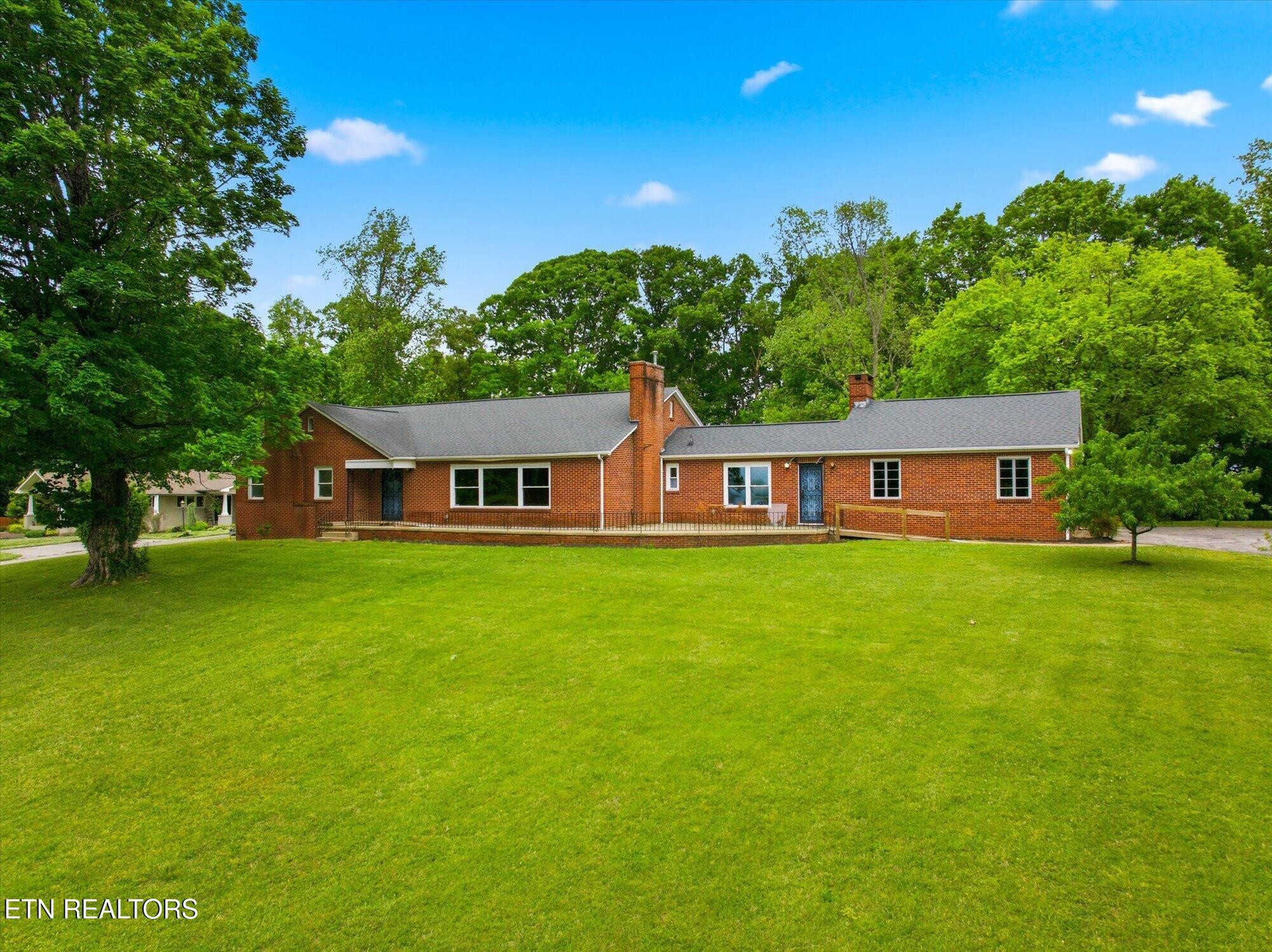 5215 E Sunset Rd — photo