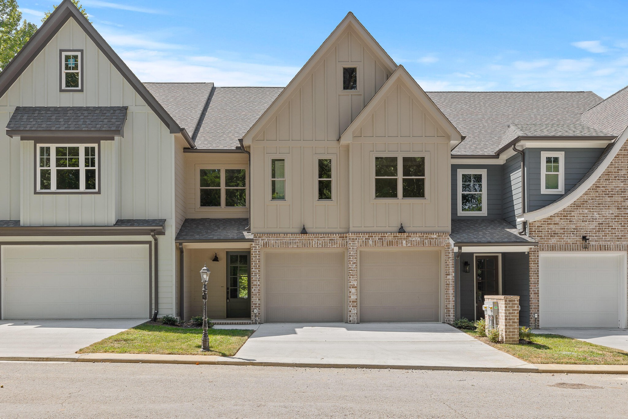 9710 Dutton Lane — photo