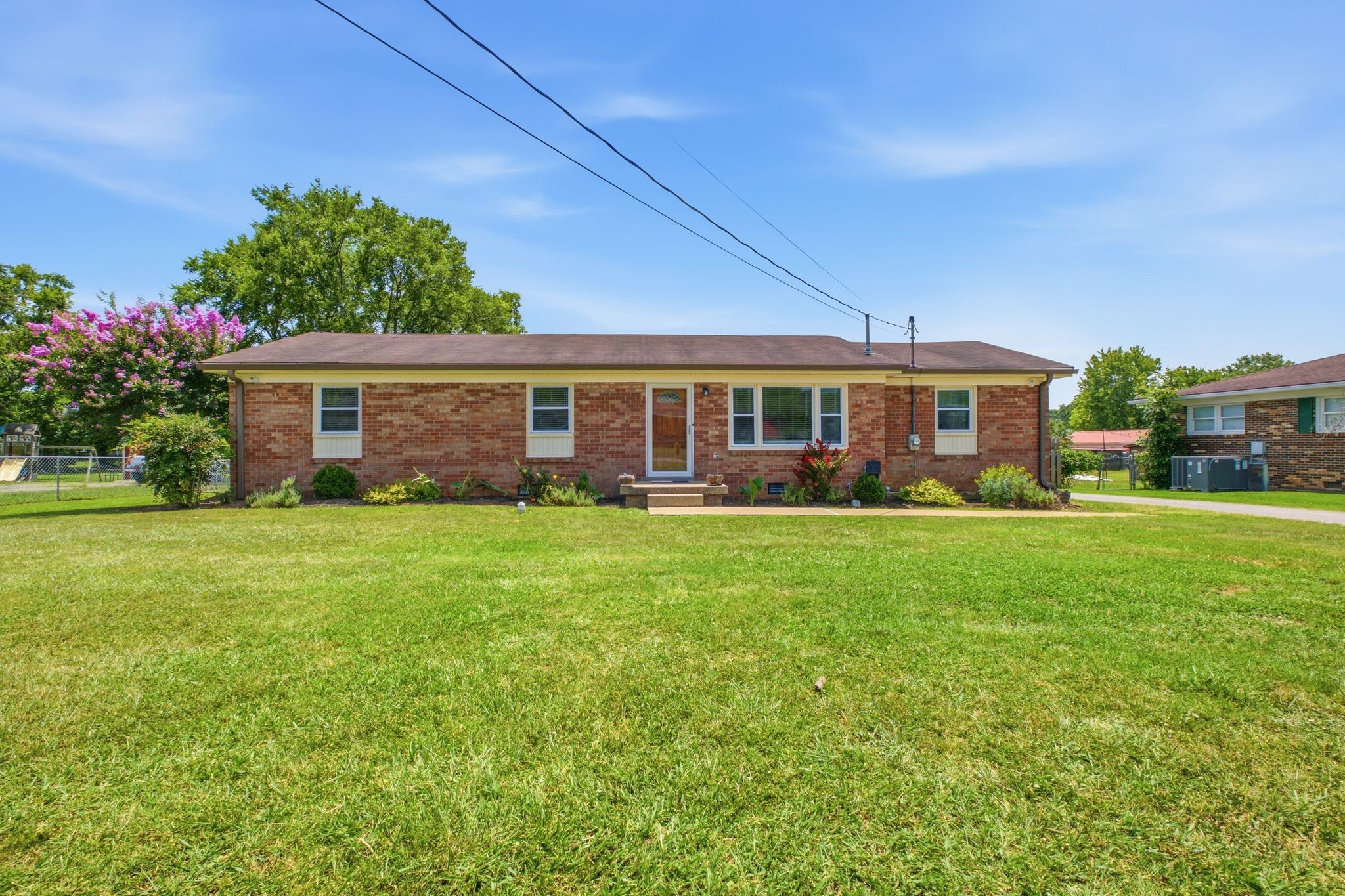 424 Sam Houston Dr — photo